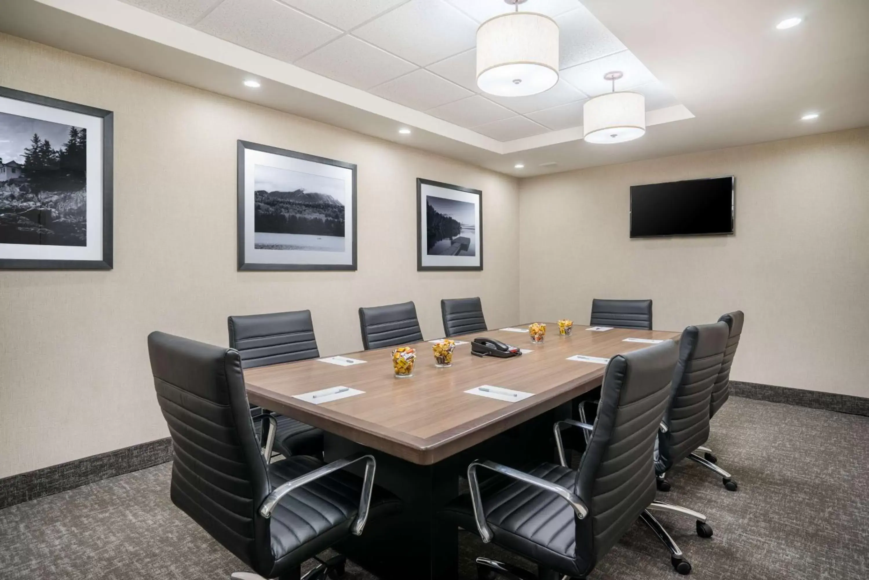 Meeting/conference room in Hampton Inn by Hilton Oxford, ME