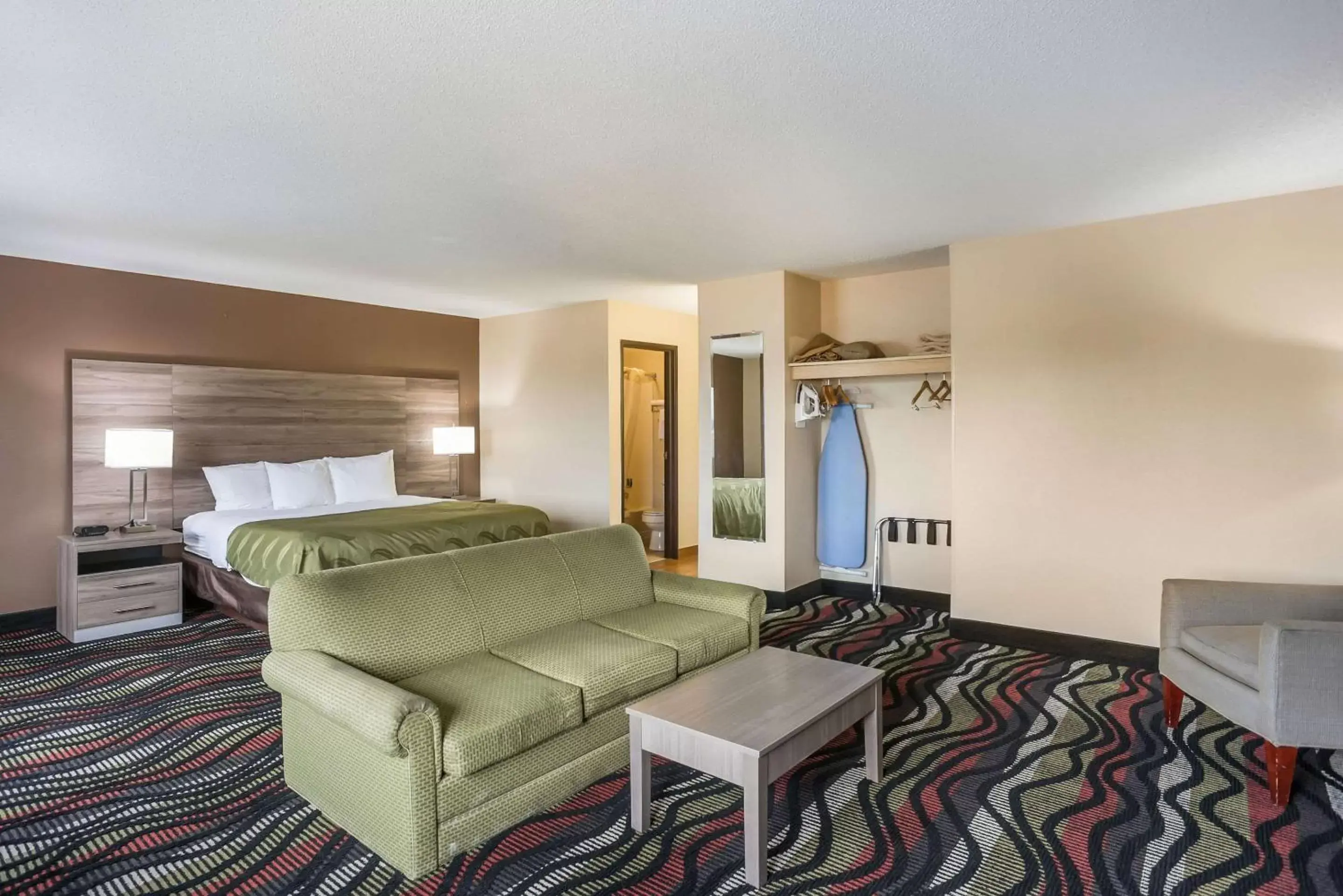 Photo of the whole room, Bed in Quality Inn Cedar Rapids South