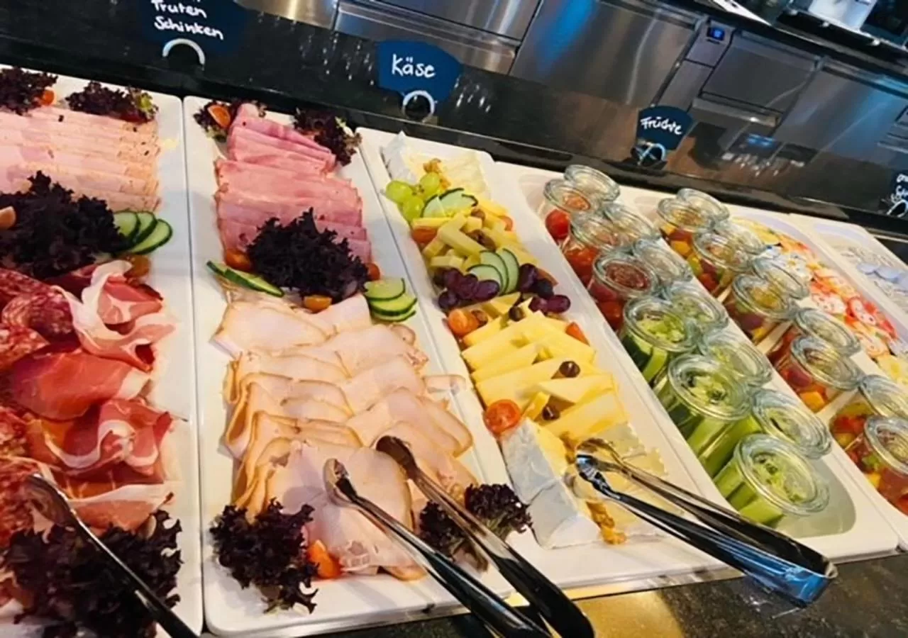 Food and drinks in Centurion Swiss Quality Towerhotel Windisch