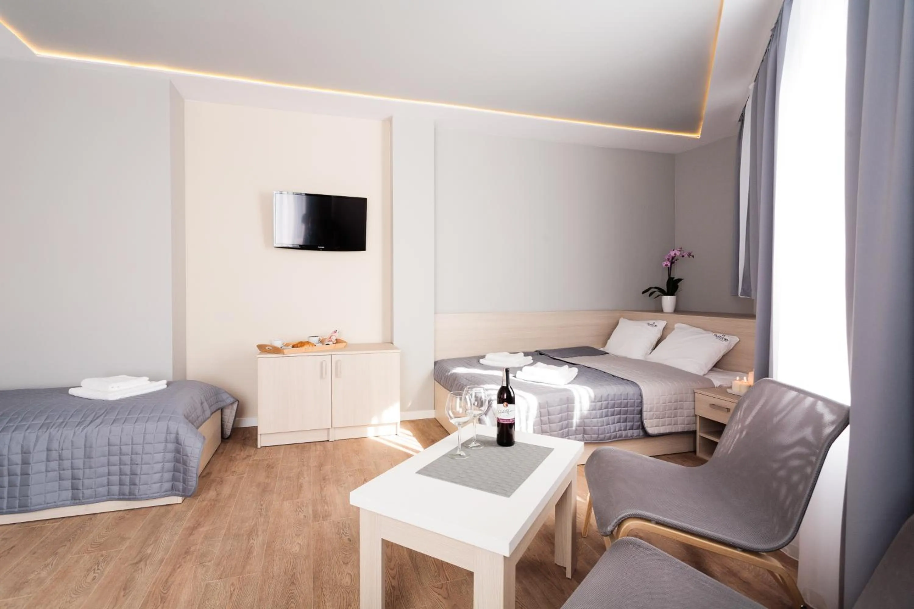 Photo of the whole room, Bed in Apartamenty Platinia - komfortowe noclegi Kraków Stare Miasto