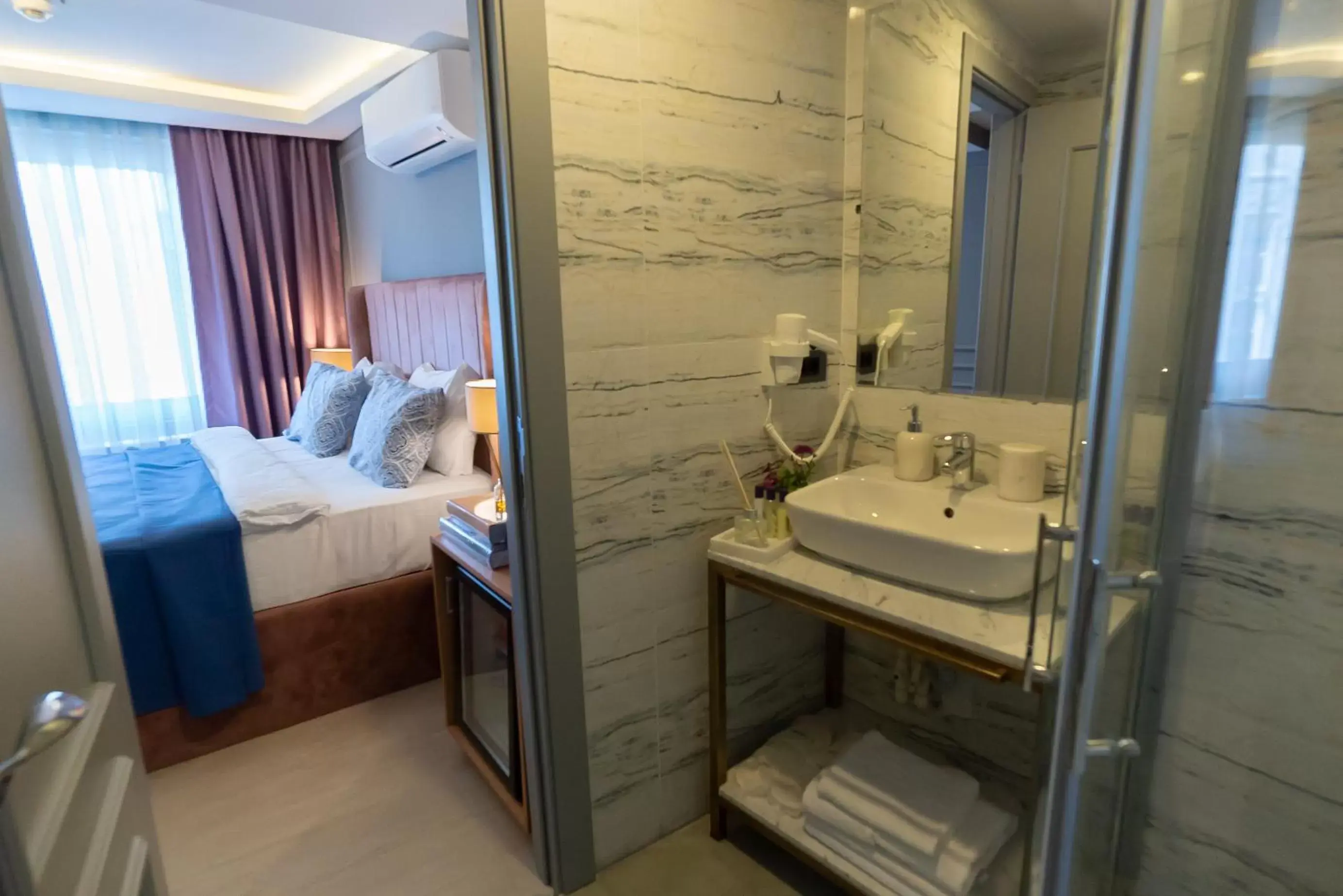 Bathroom in Malta Bosphorus Hotel