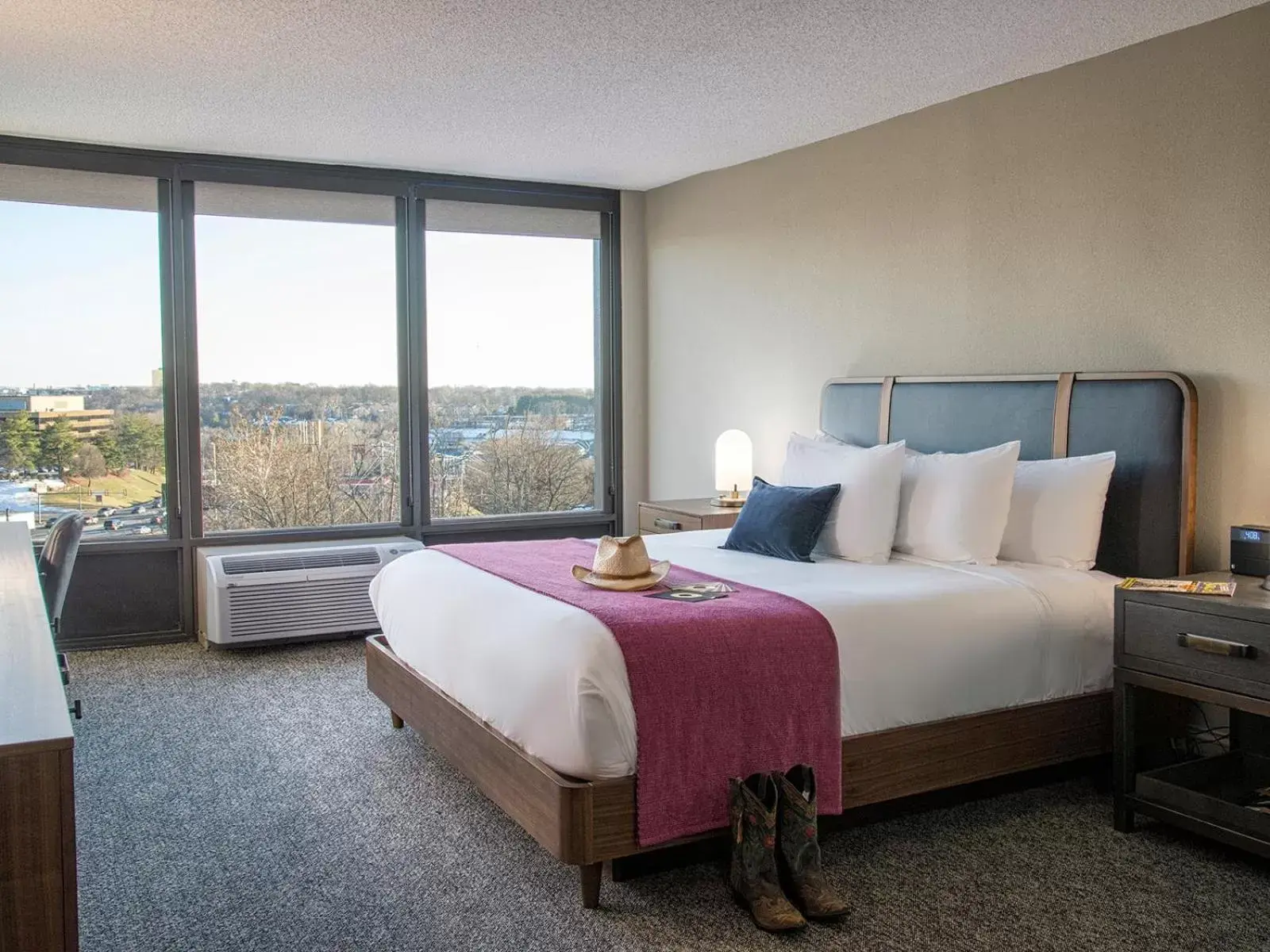 Bedroom, Bed in Hotel Preston Nashville Airport