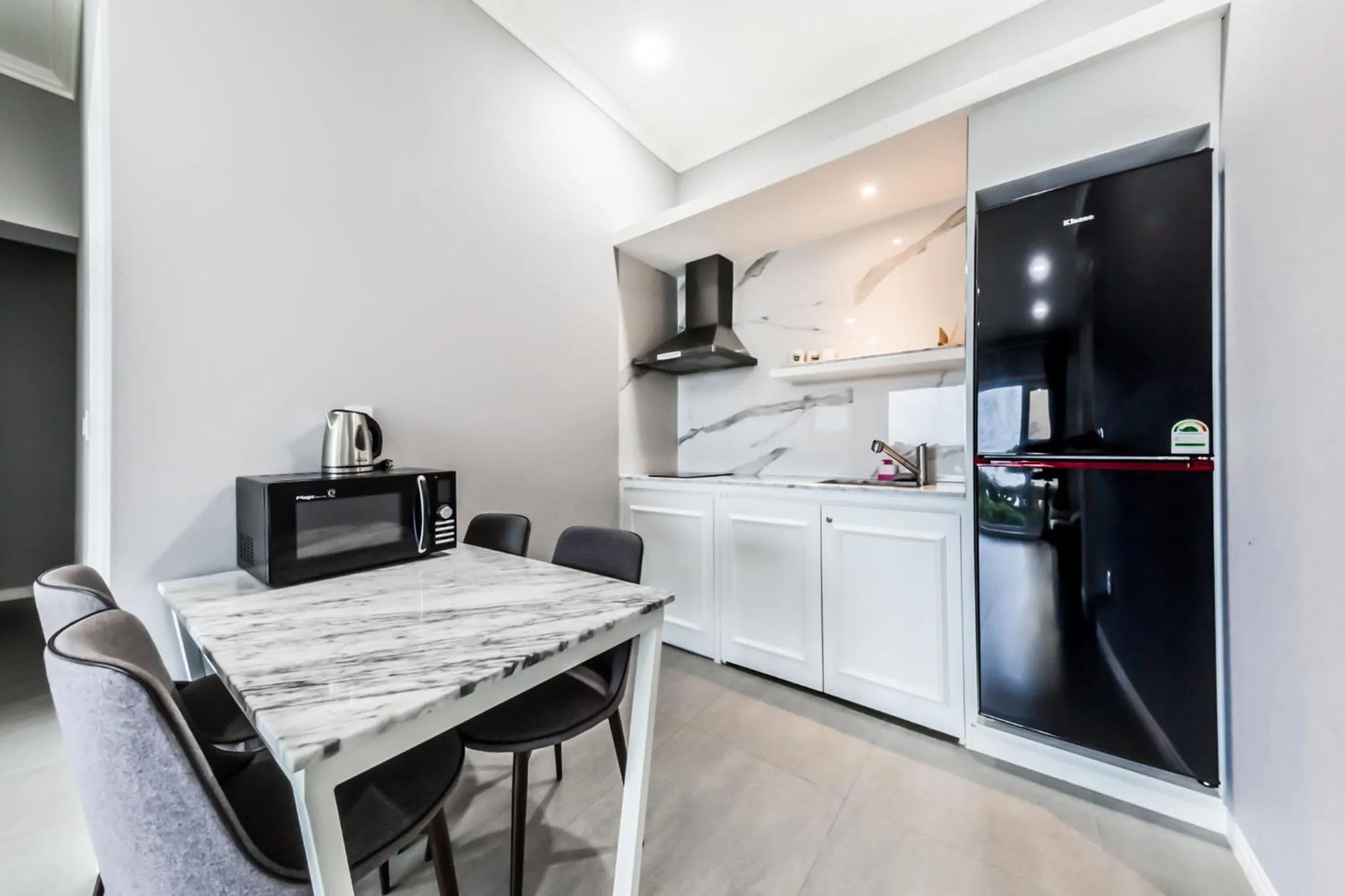 Kitchen or kitchenette in Gladsheim Hotel