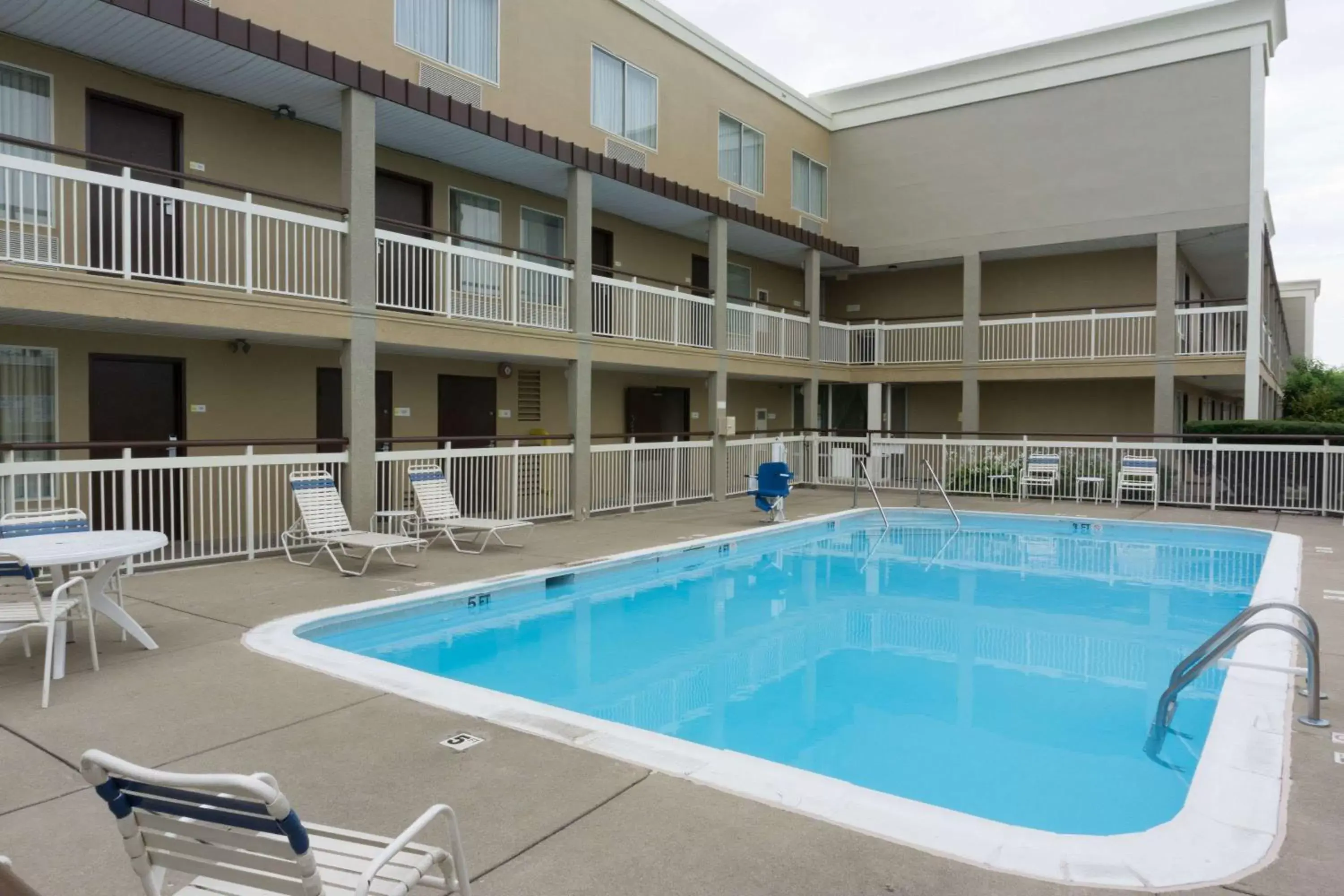 On site, Swimming Pool in Days Inn by Wyndham Florence Cincinnati Area