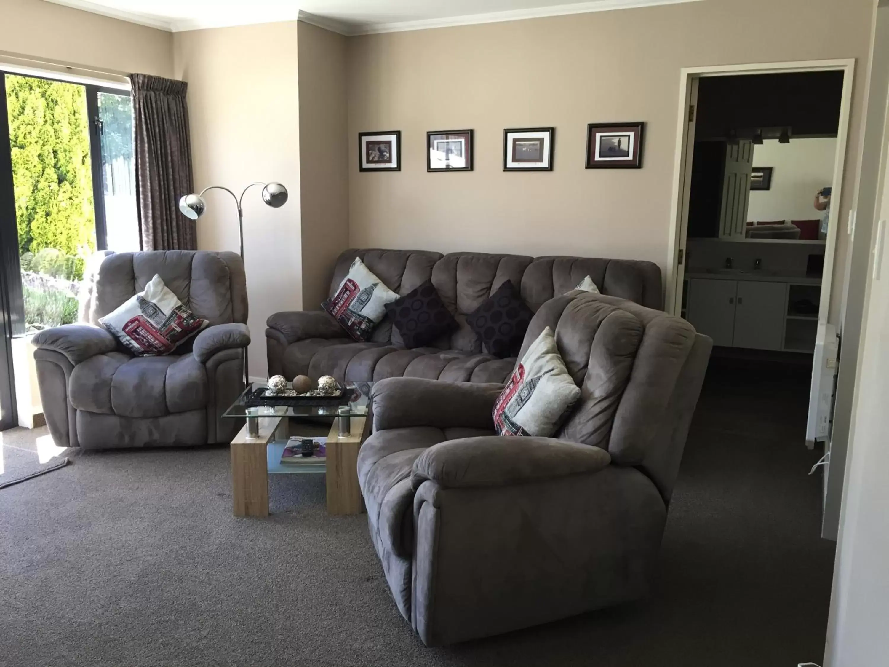 Seating Area in Lakefront Lodge