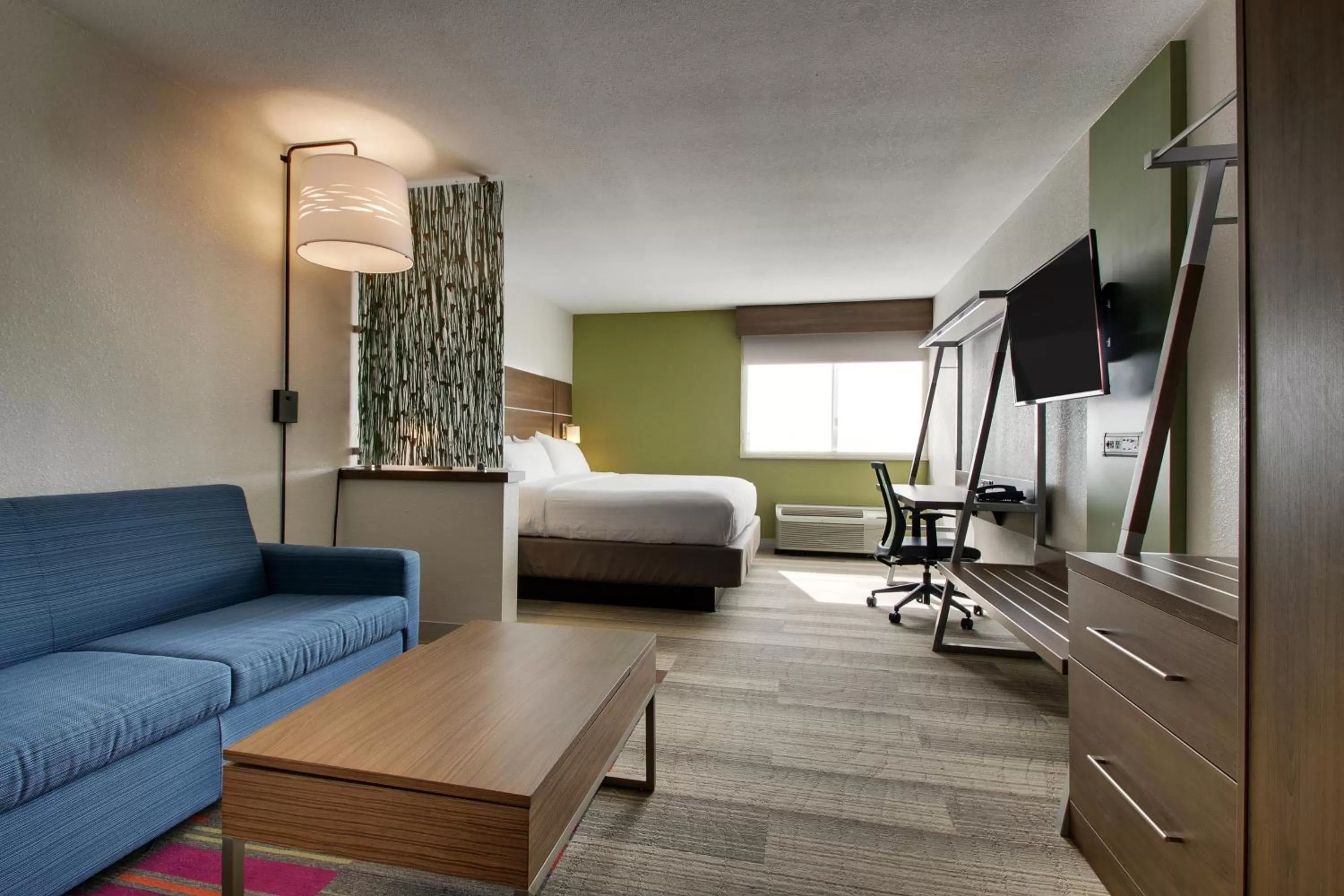 Photo of the whole room, Bed in Holiday Inn Express & Suites Wapakoneta by IHG