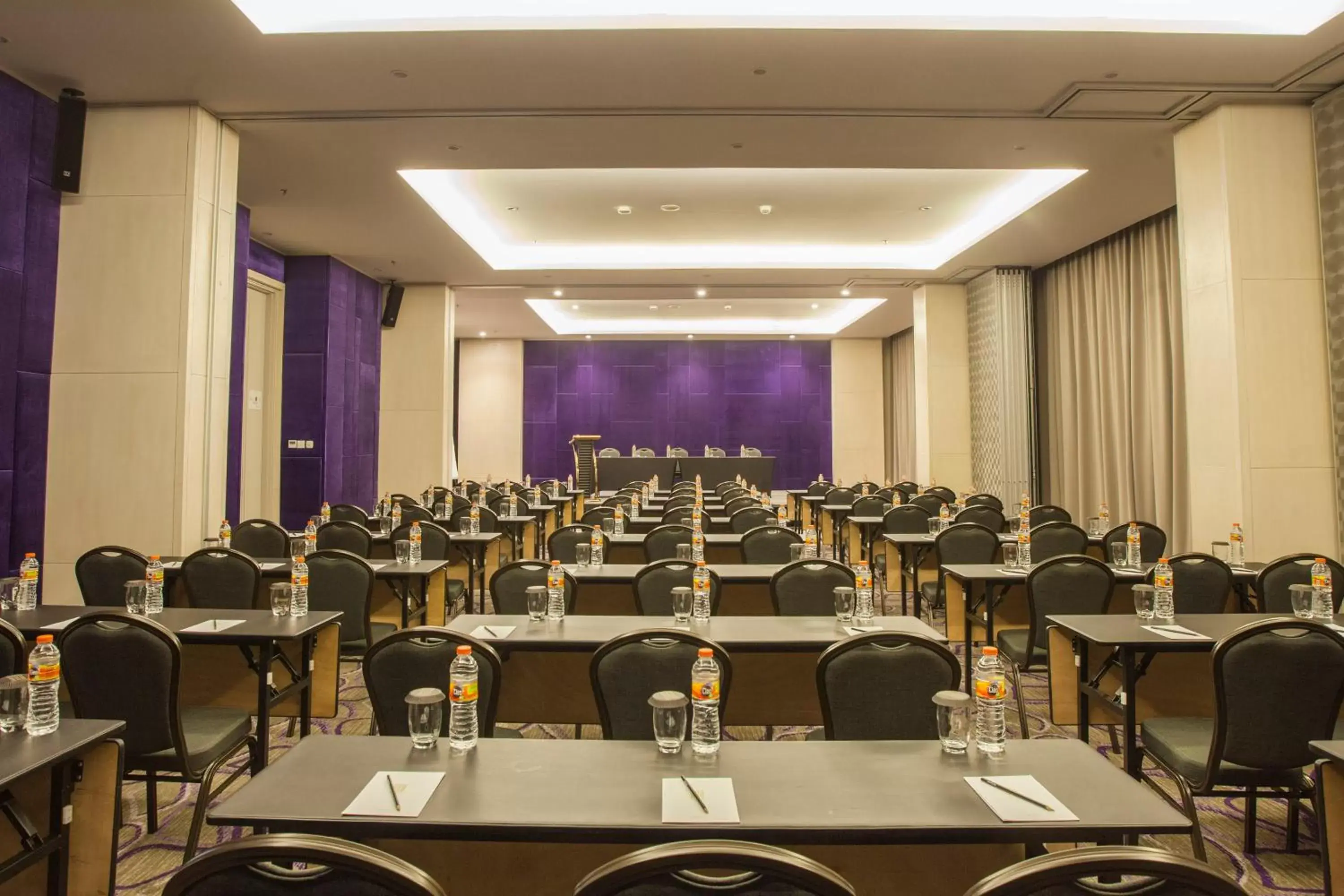 Meeting/conference room in Swiss-Belinn Cikarang