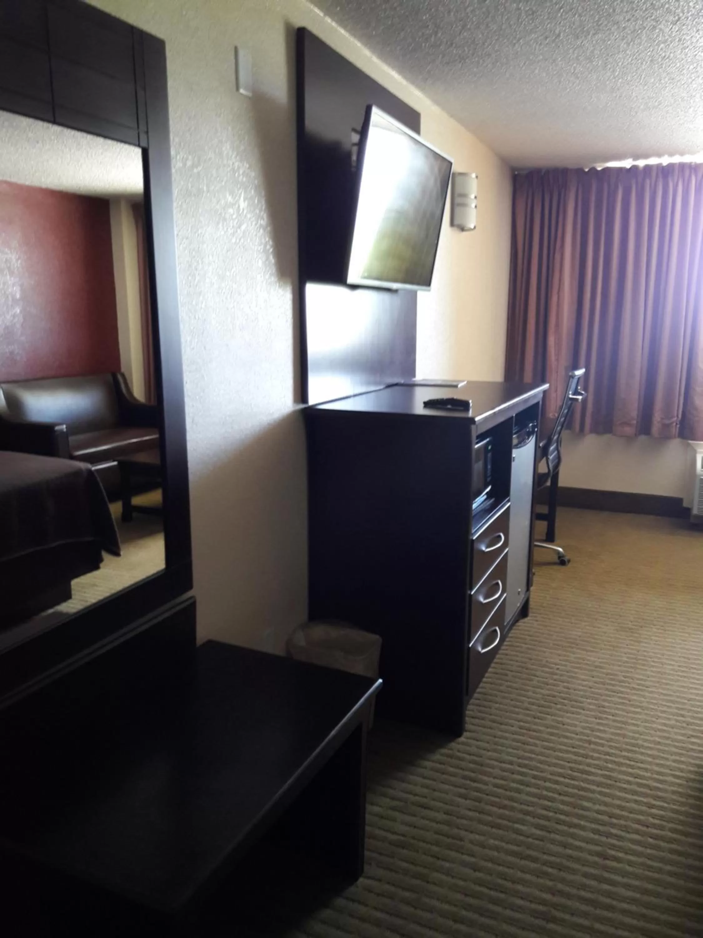 TV/Entertainment Center in Americas Best Value Inn & Suites-Texas City/La Marque