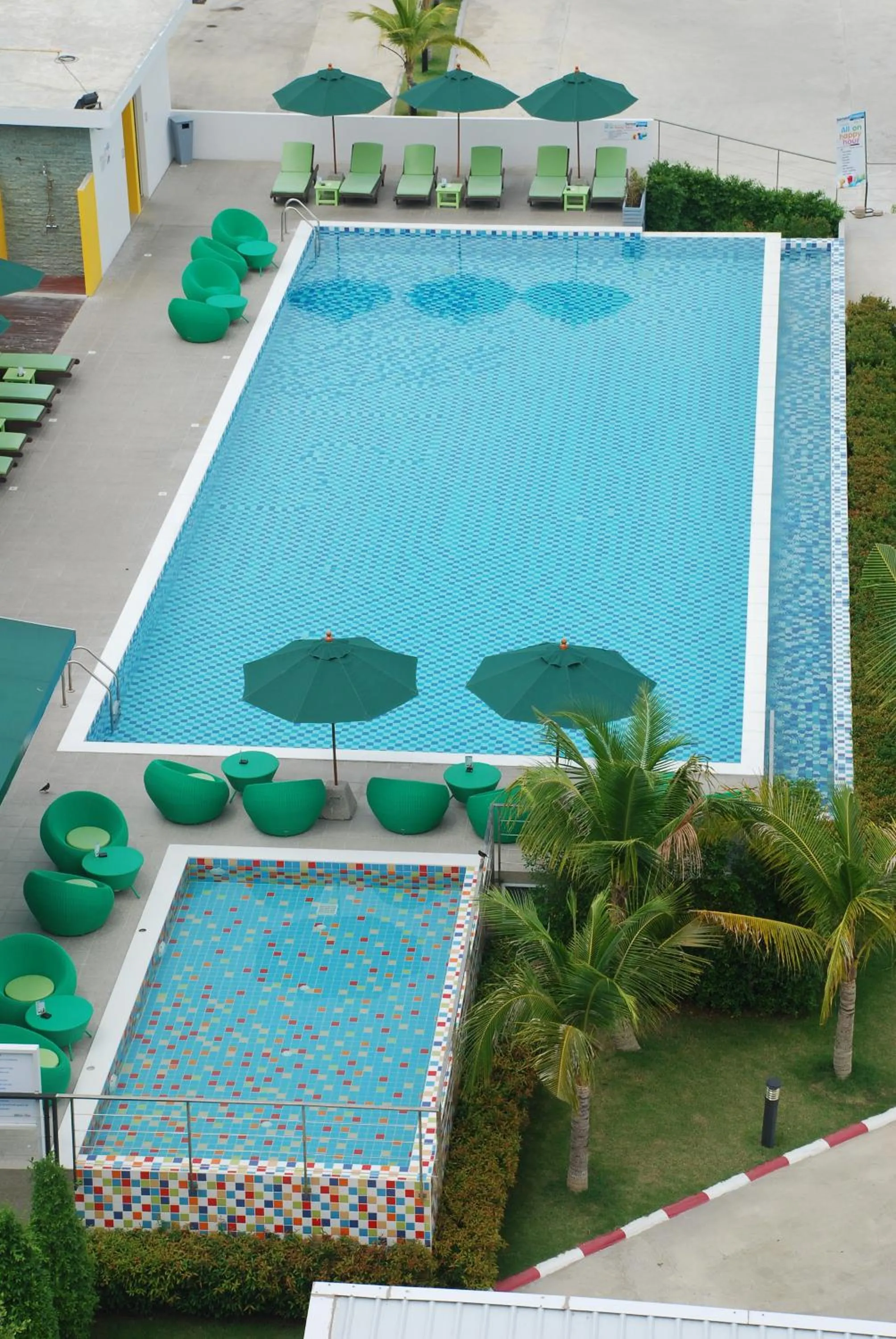 Swimming pool in Samui Verticolor