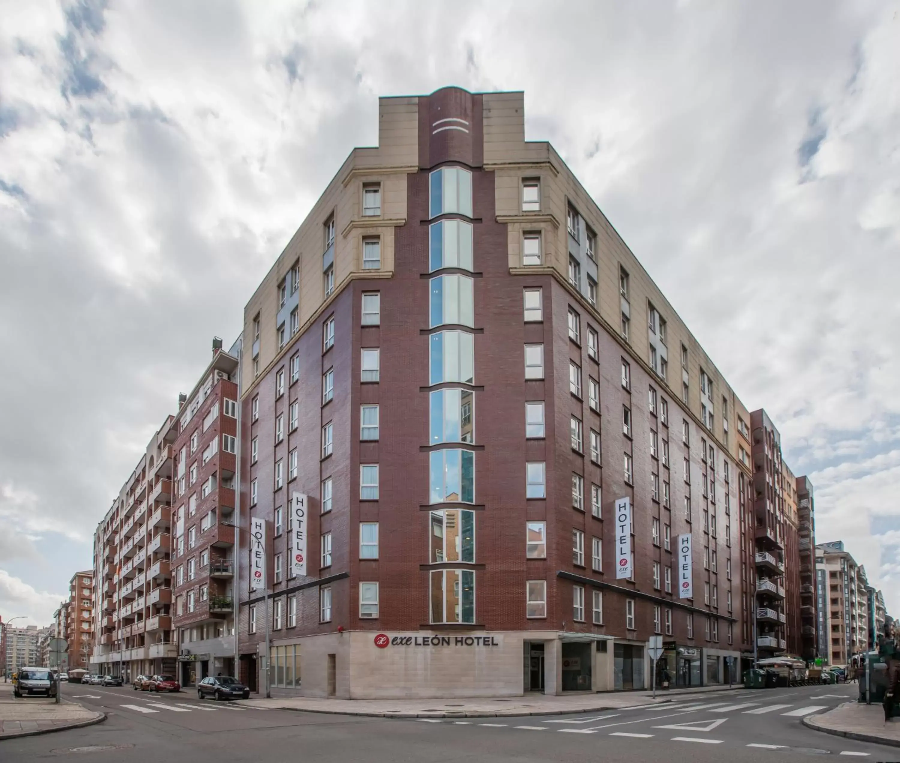 Property building in Exe León Property building in Exe León