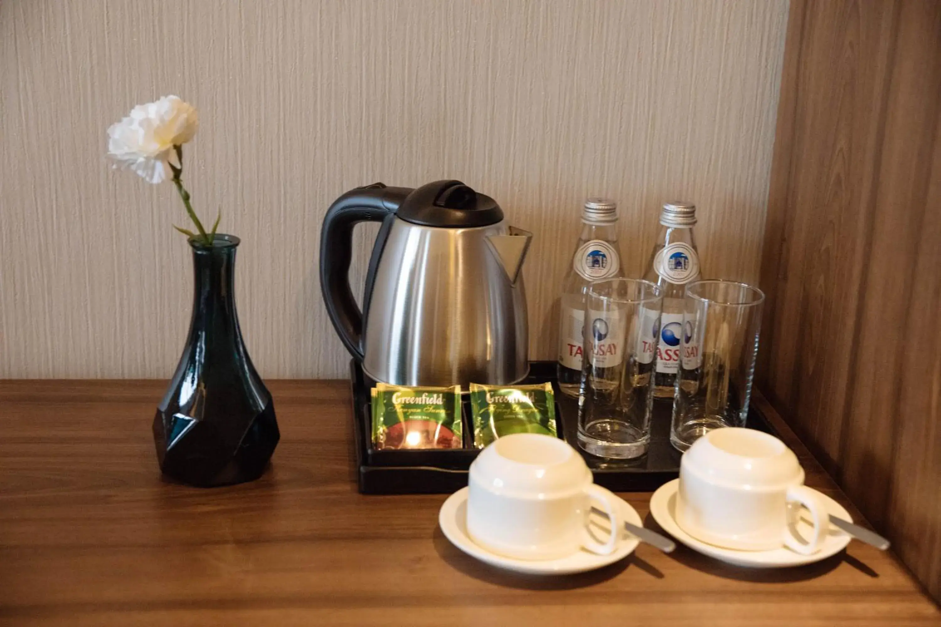 Coffee/tea facilities in Garden Park Inn