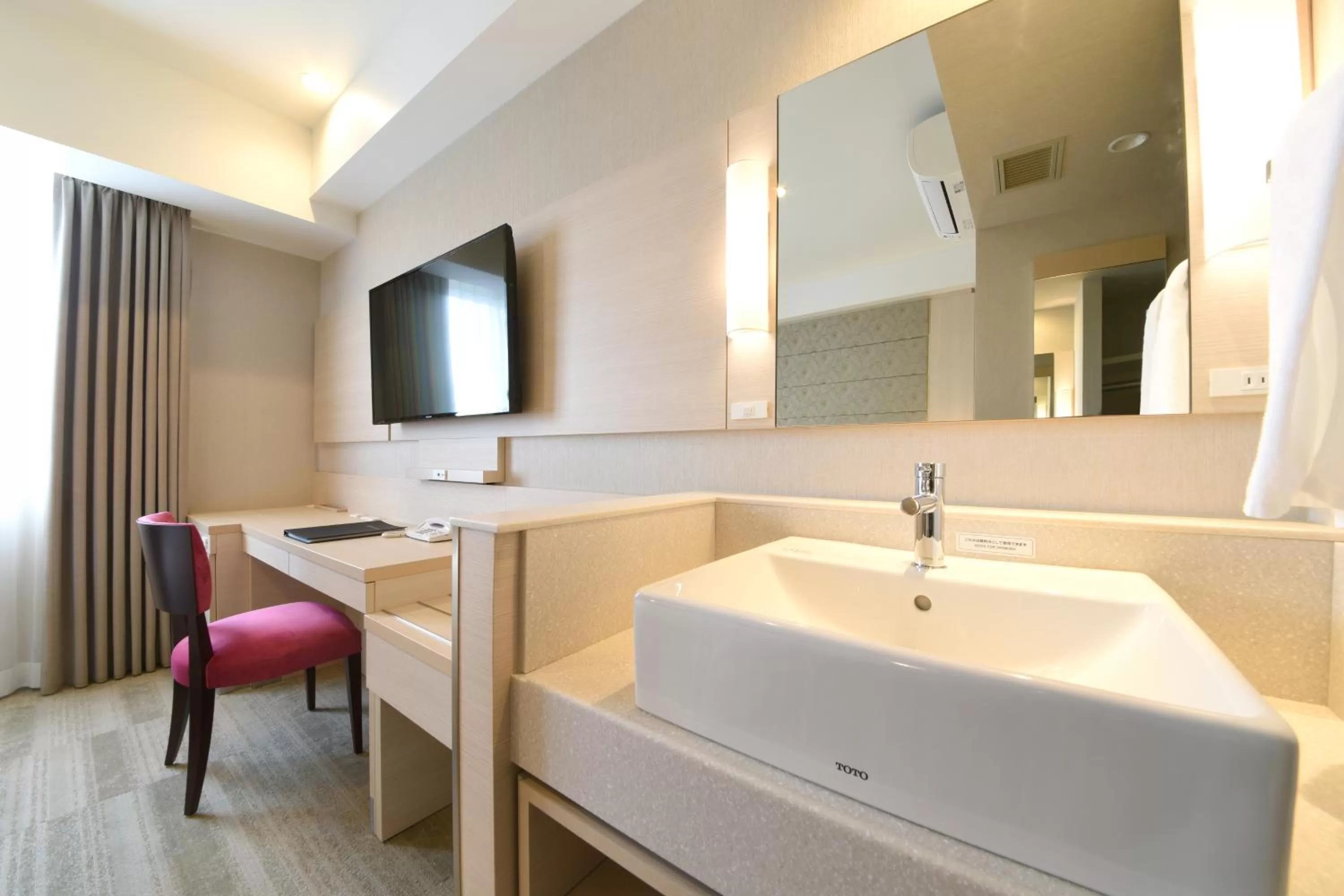 TV and multimedia in Vessel Inn Shigamoriyama Station