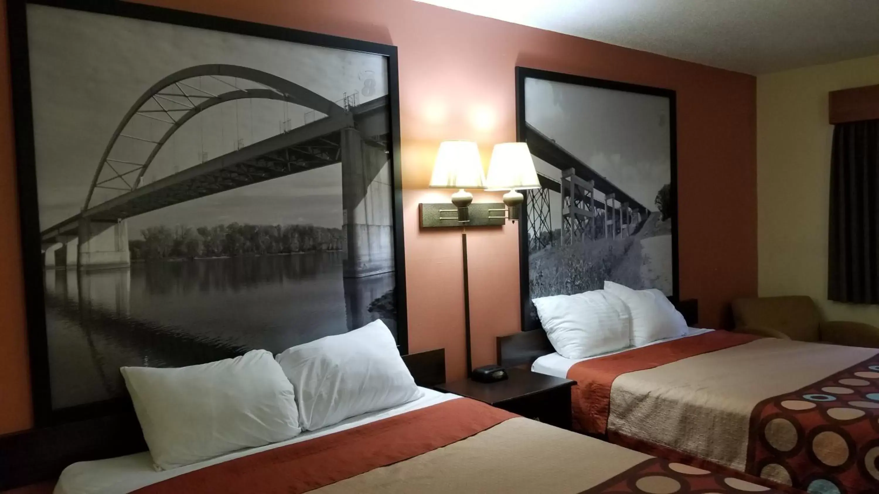 Bed in Super 8 by Wyndham Ottumwa