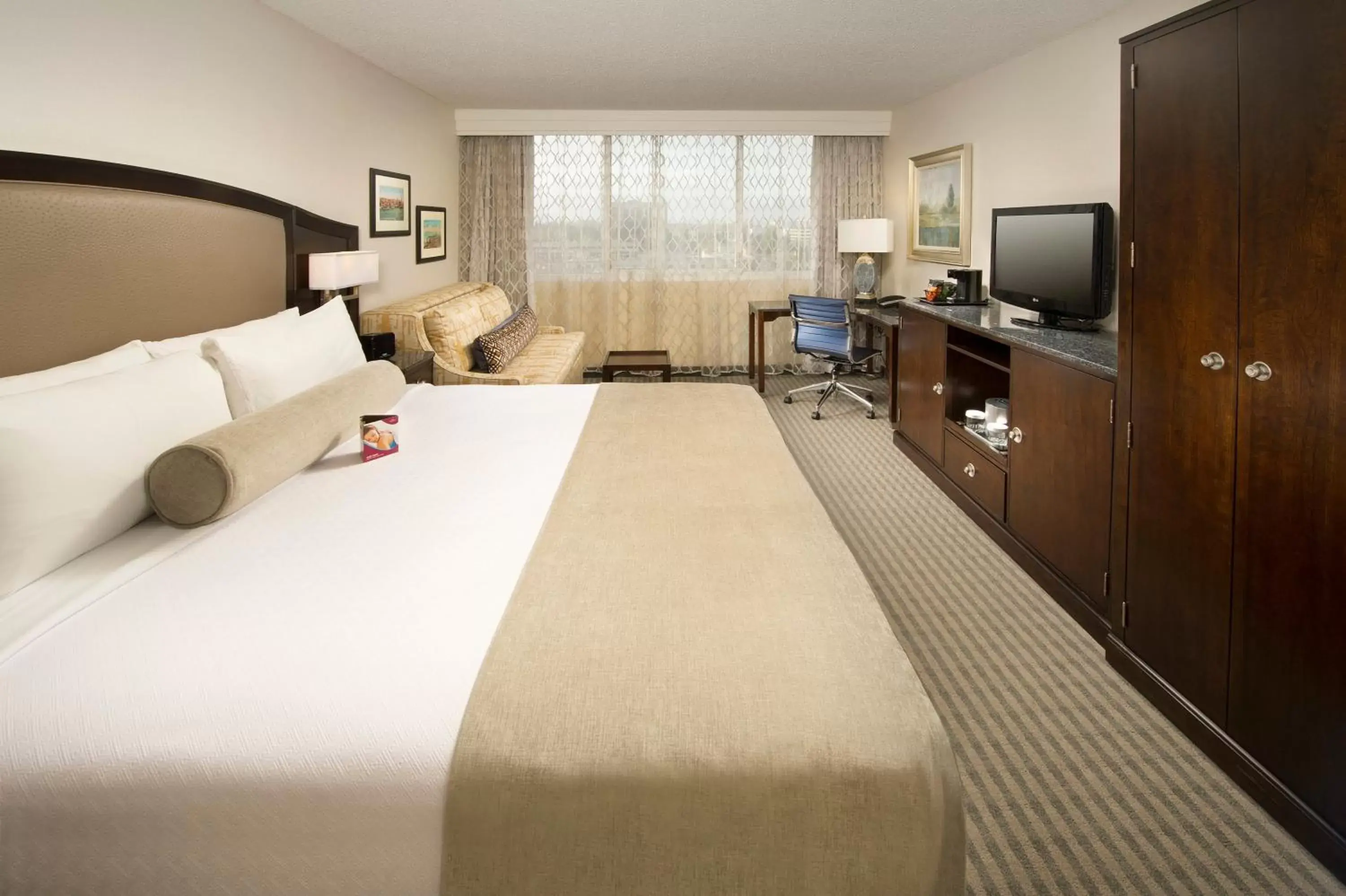 Photo of the whole room in Crowne Plaza Seattle Airport, an IHG Hotel