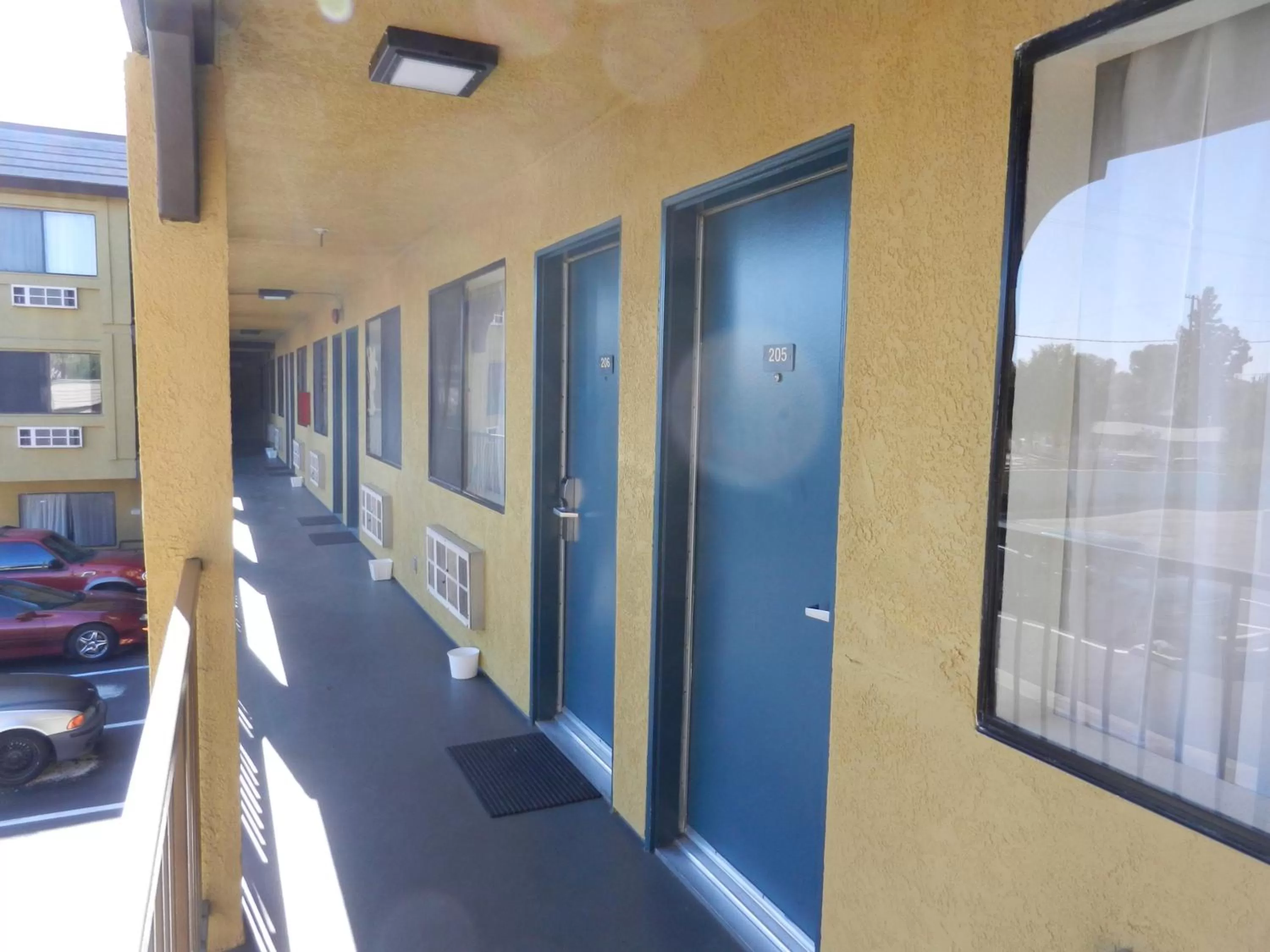 Day in Simply Home Inn & Suites - Riverside