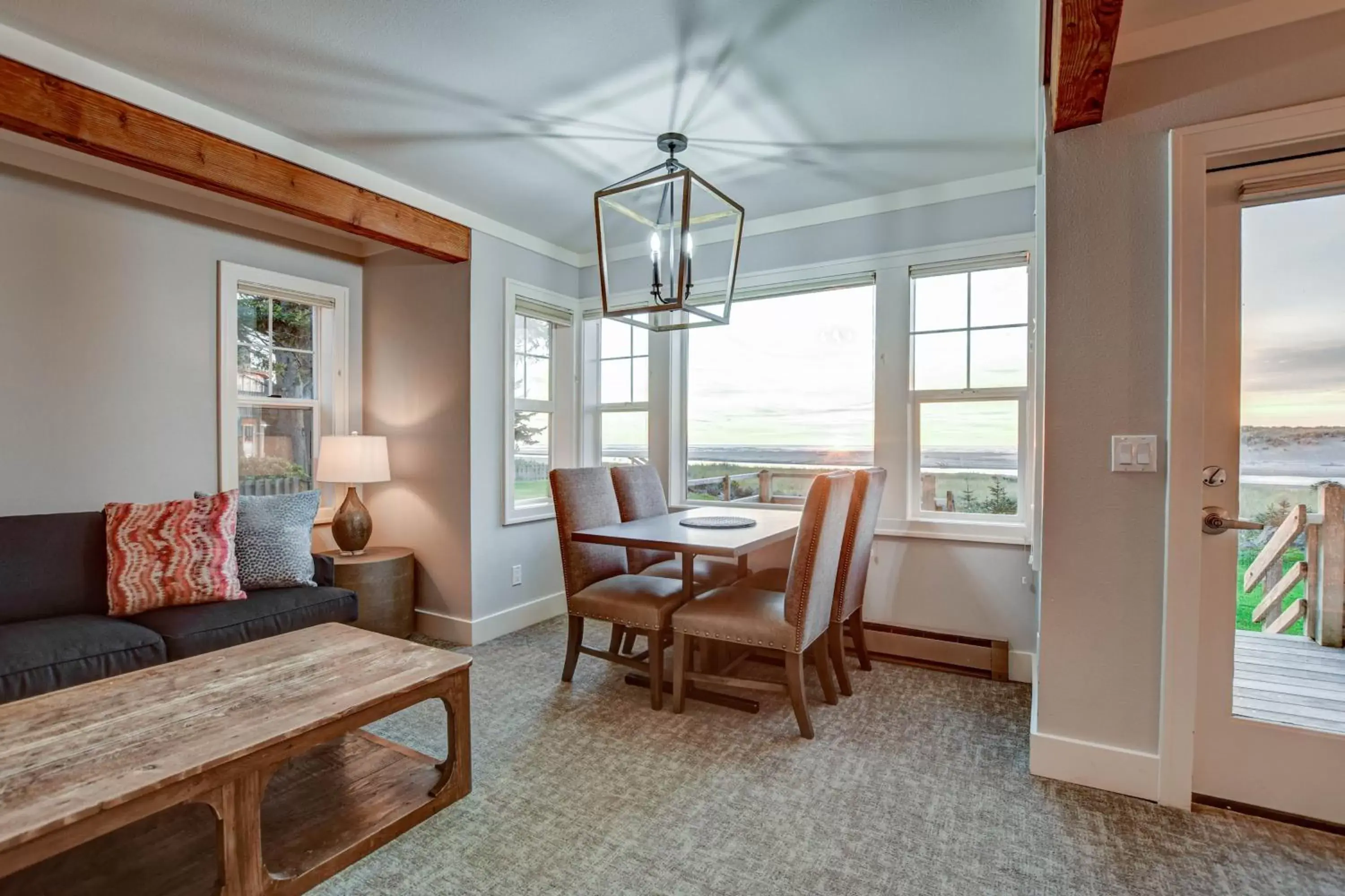 Living room, Dining Area in The Waves