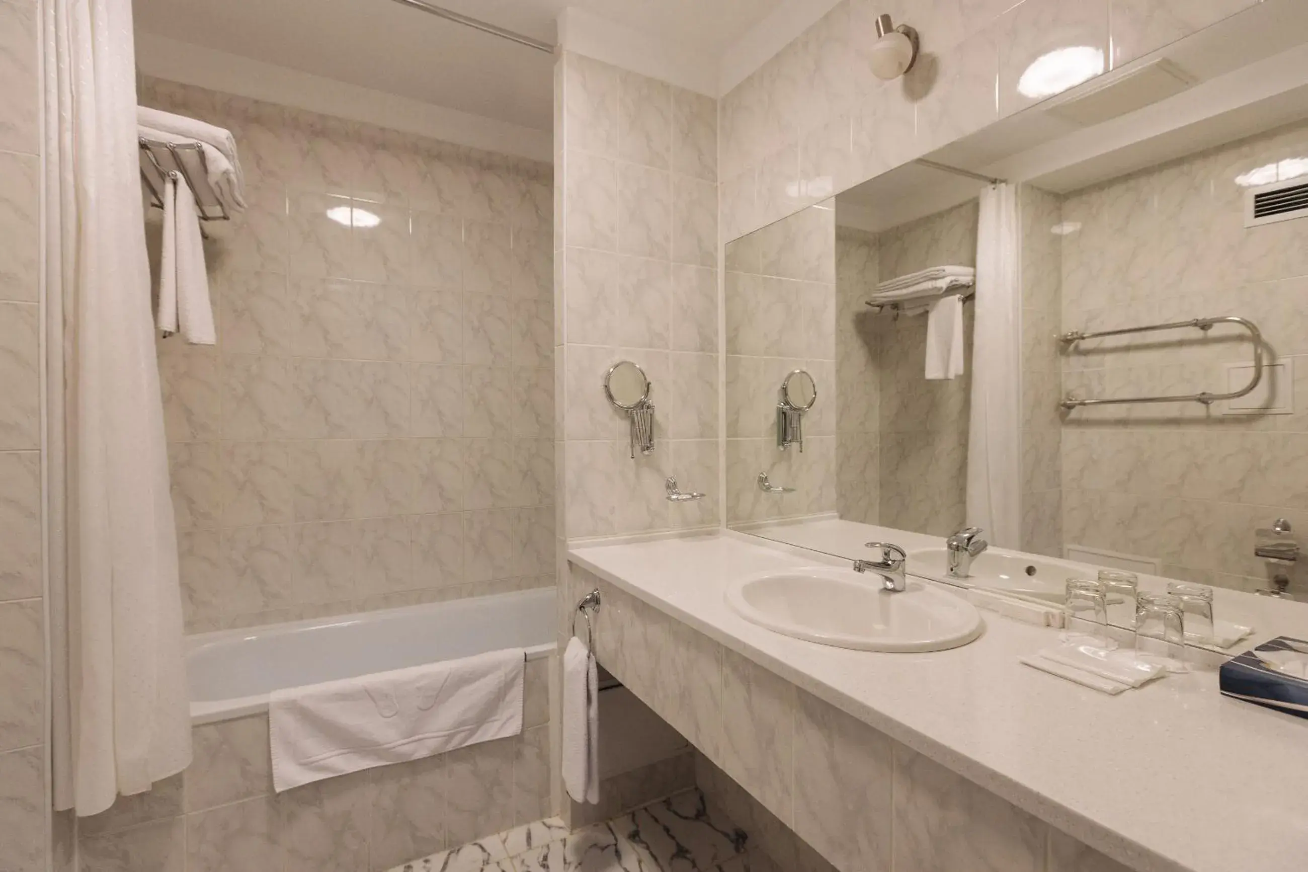 Shower, Bathroom in Best Western Plus Atakent Park Hotel