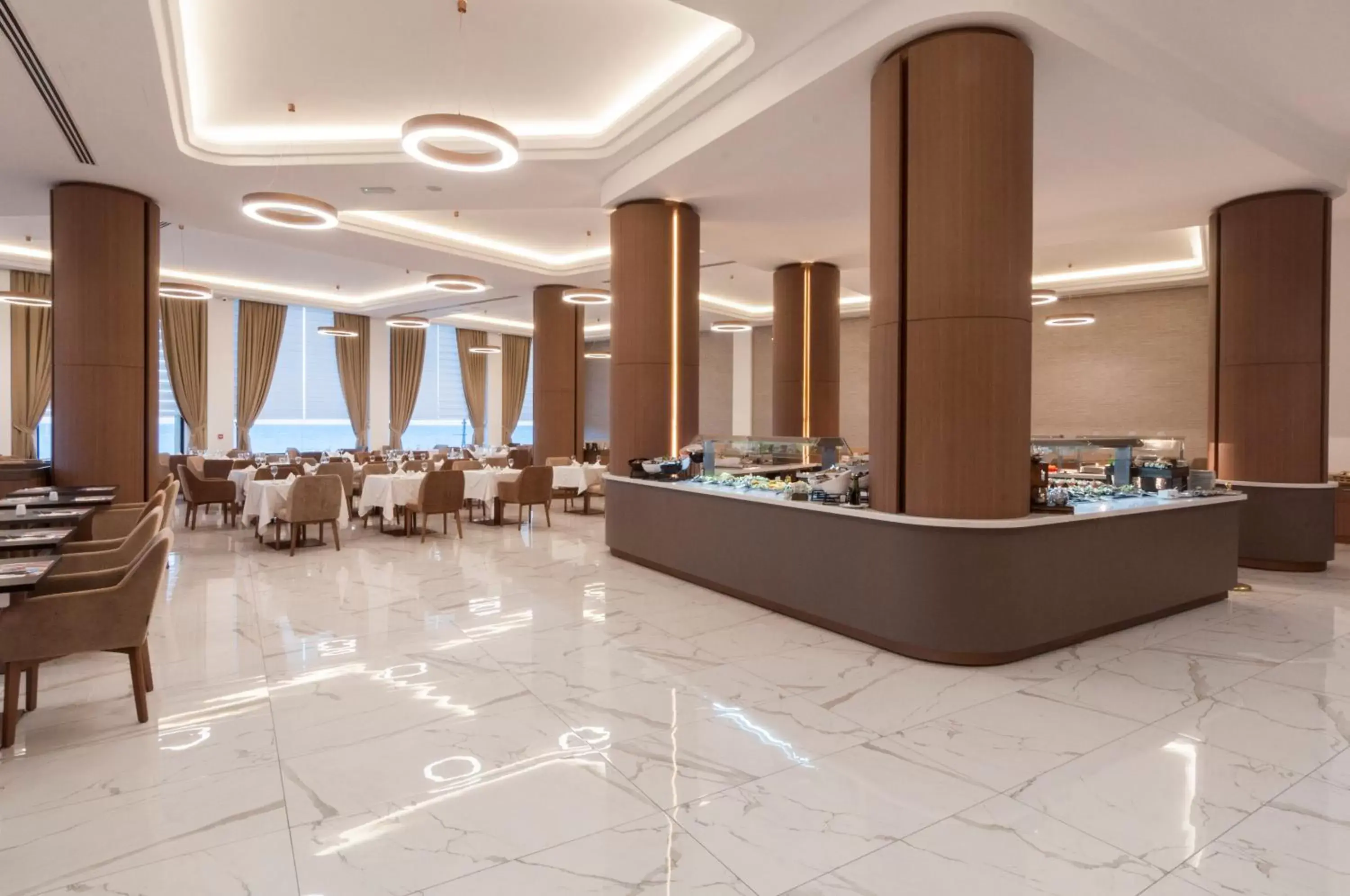 Restaurant/Places to Eat in Golden Tulip Vivaldi Hotel