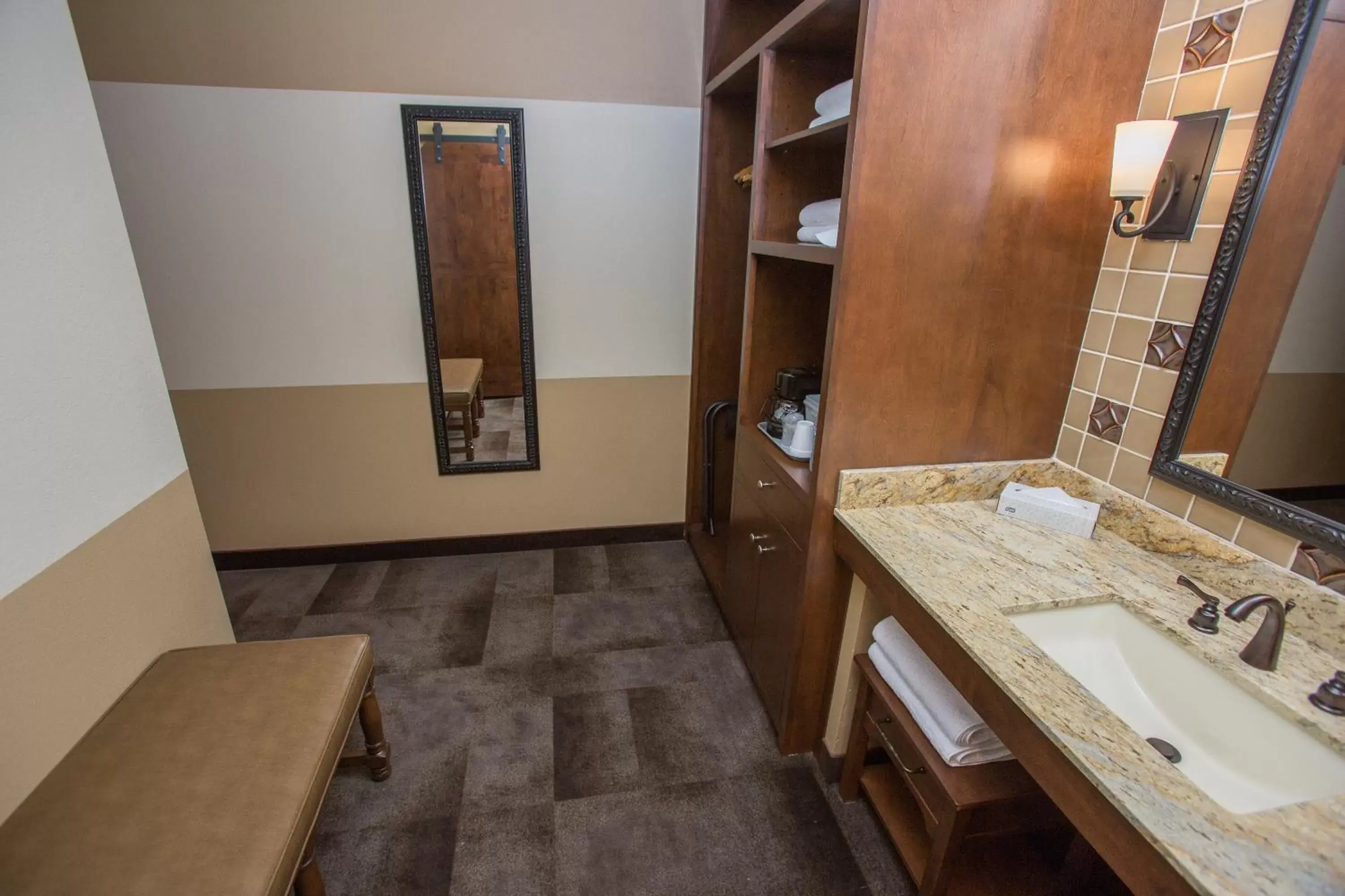 Bathroom in Carlton Oaks Lodge, Ascend Hotel Collection