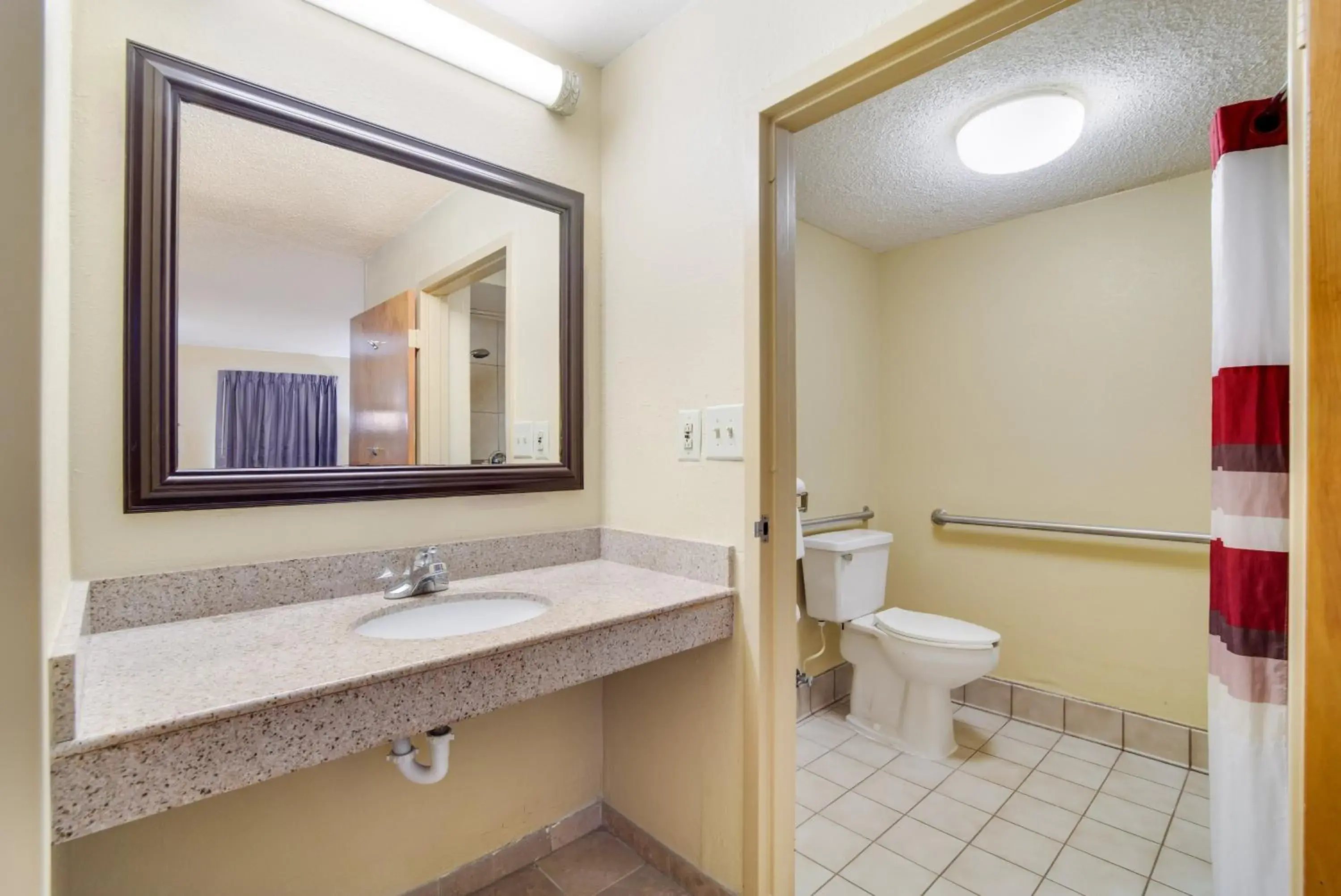 Photo of the whole room, Bathroom in Red Roof Inn Augusta – Washington Road