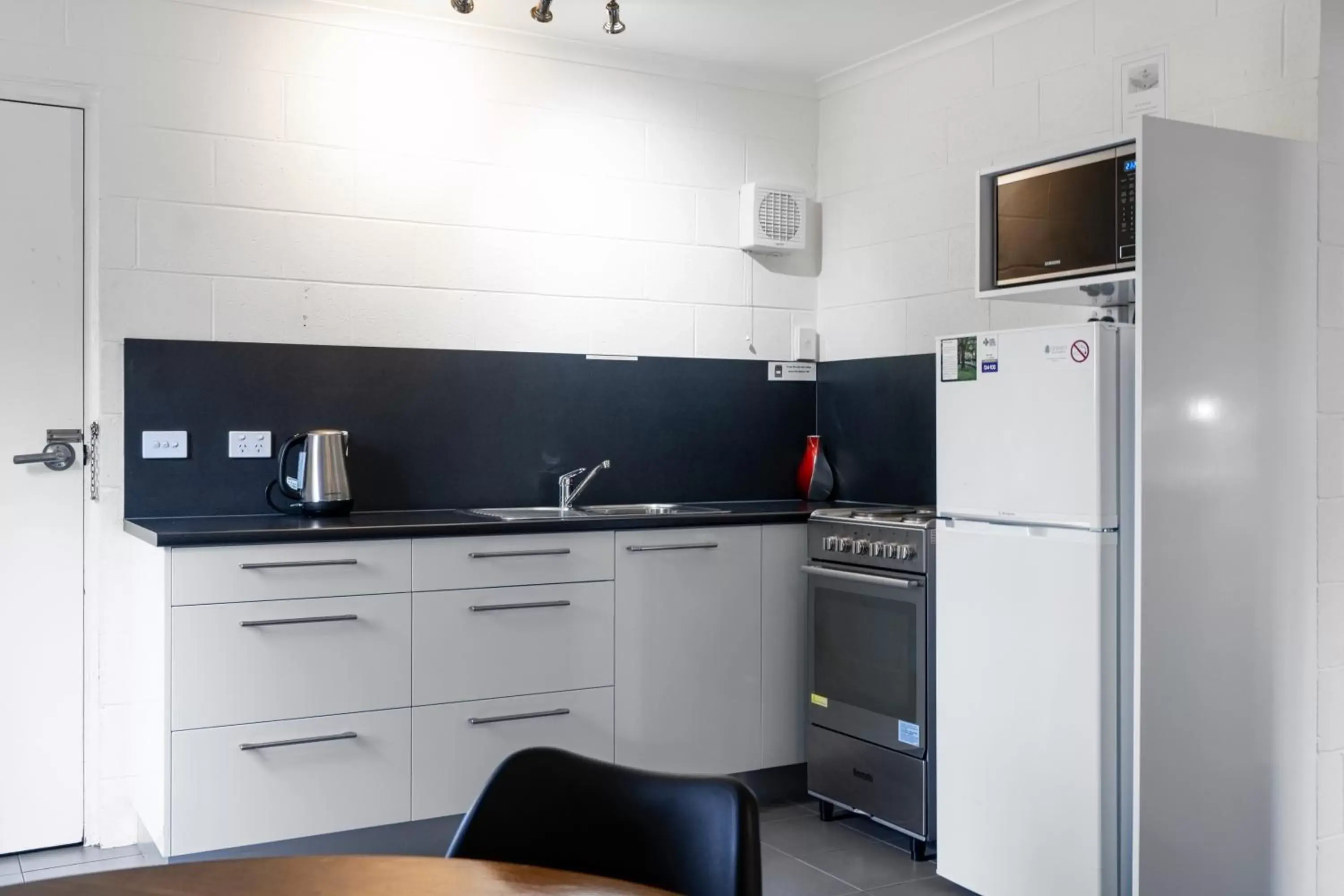 Kitchen or kitchenette, Kitchen/Kitchenette in Graham Apartments