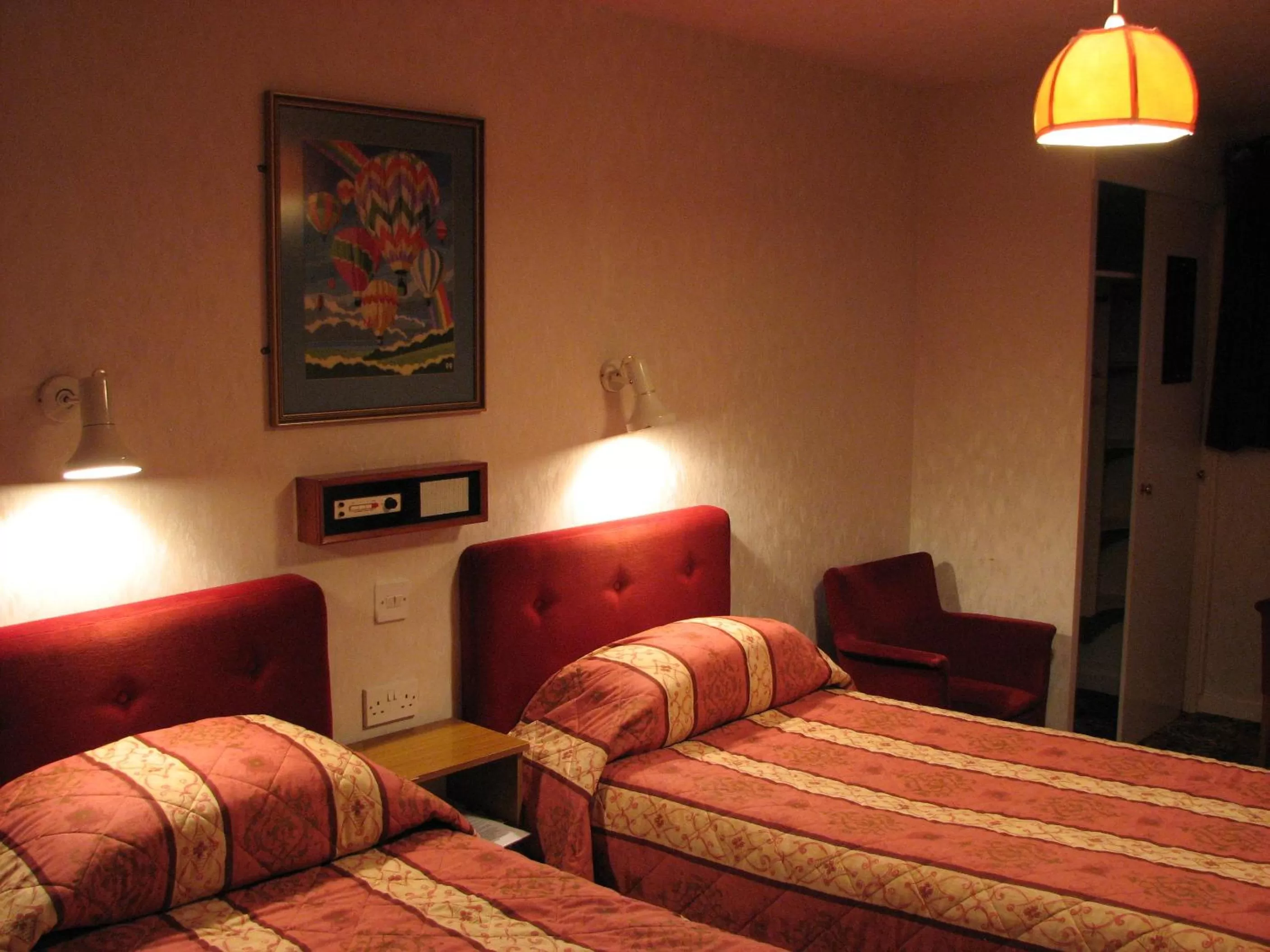 Bed in Lancaster Hotel