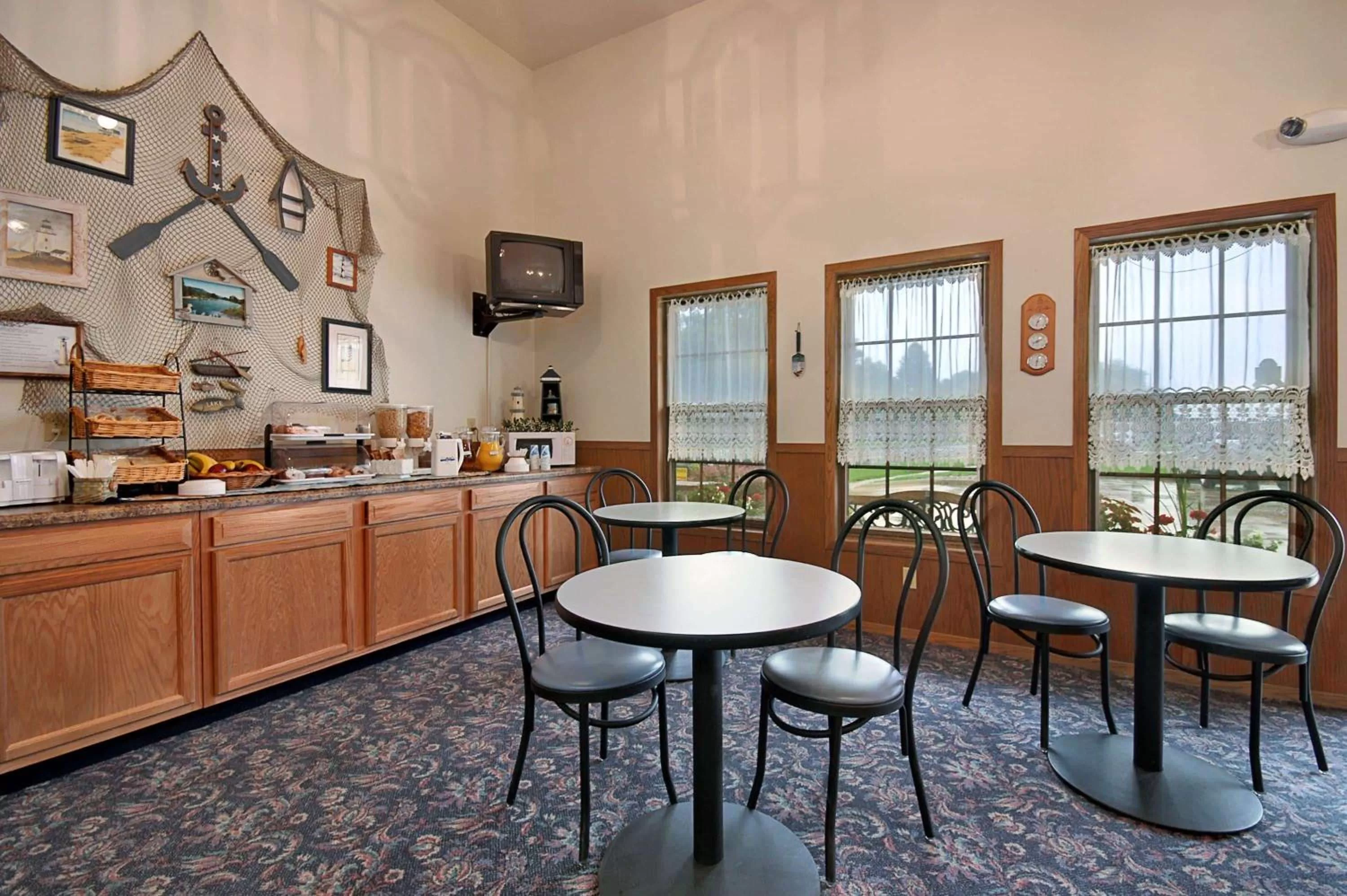 Restaurant/places to eat in Super 8 by Wyndham Pella