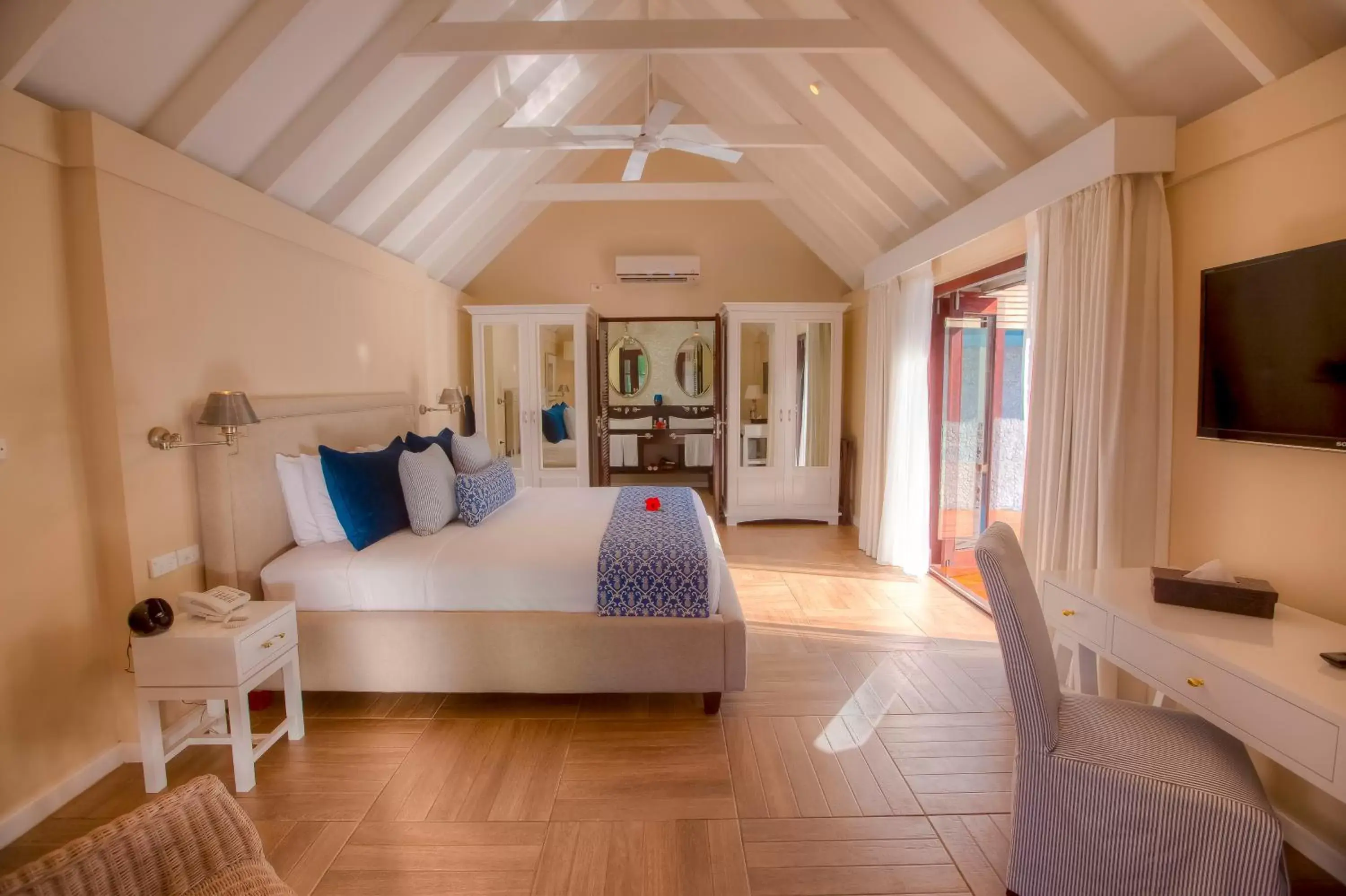 Bedroom, Bed in Warwick Le Lagon Resort & Spa, Vanuatu Bedroom, Bed in Warwick Le Lagon Resort & Spa, Vanuatu