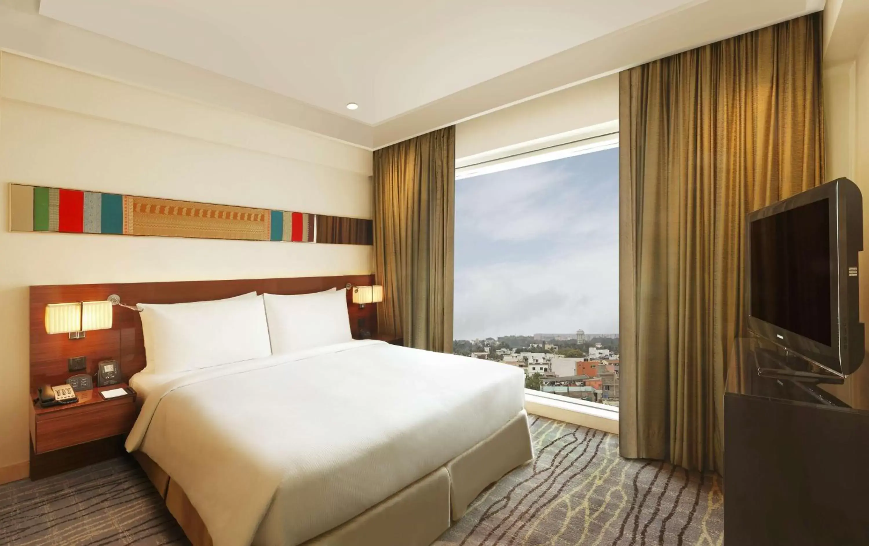 Bed in Hilton Chennai