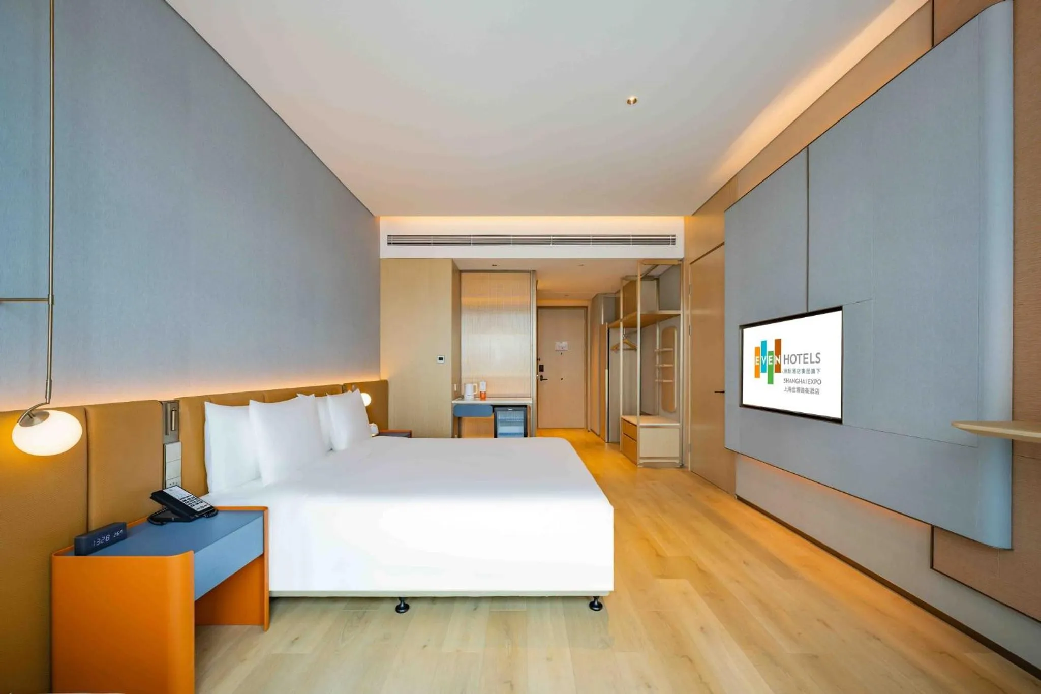 Photo of the whole room, Bed in EVEN Hotels Shanghai Expo by IHG