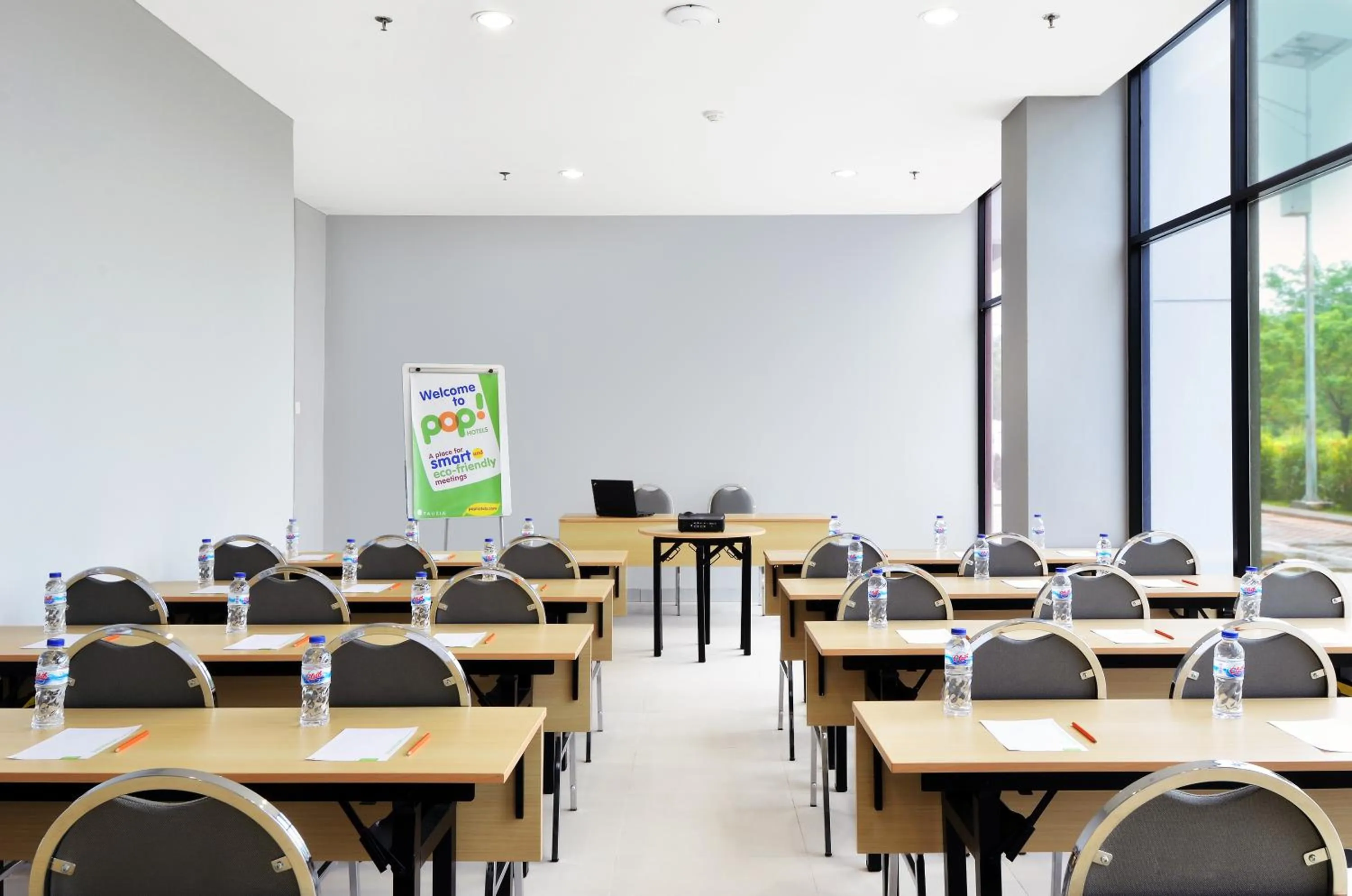 Meeting/conference room in POP! Hotel BSD City Tangerang