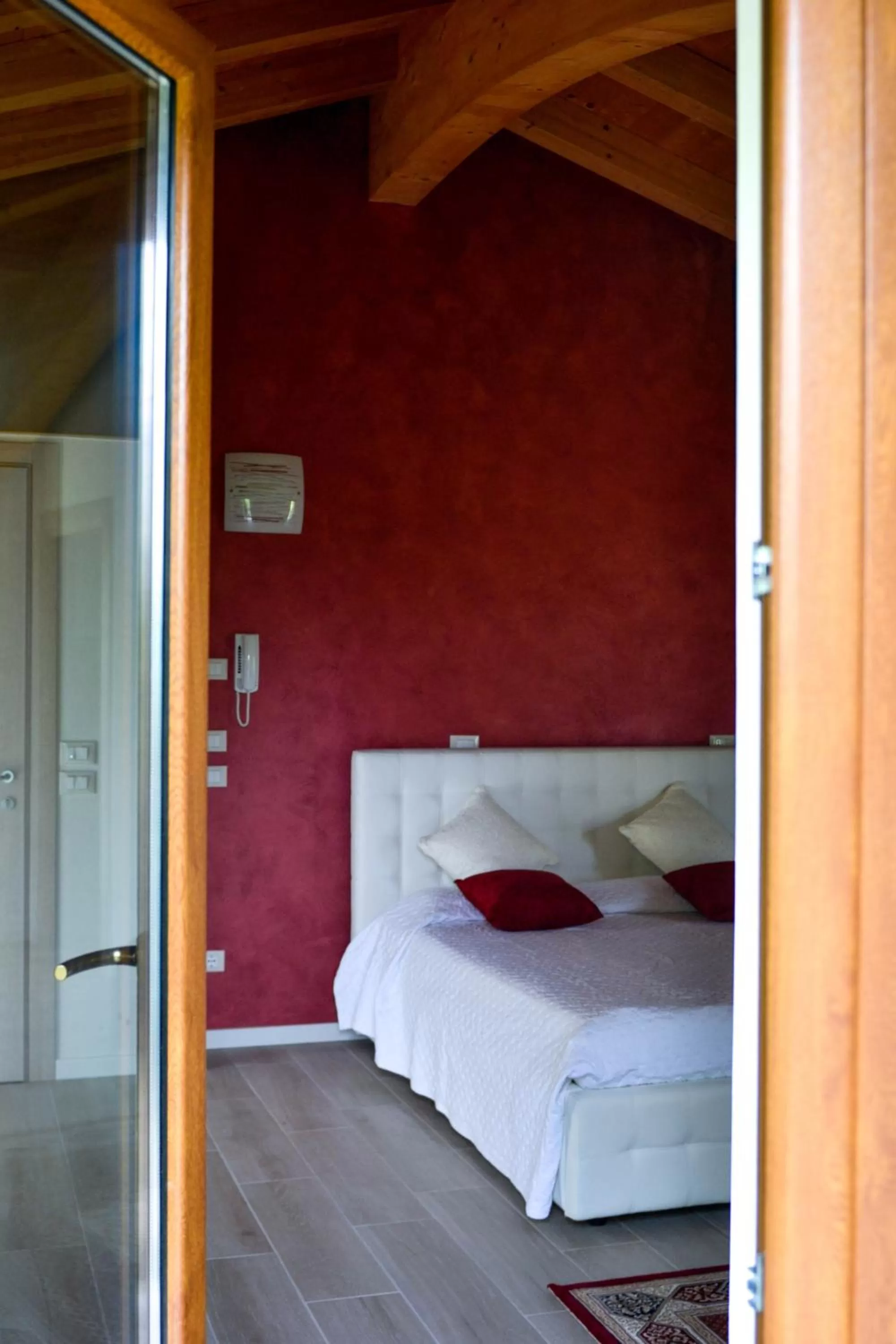 Photo of the whole room in Rama Relais