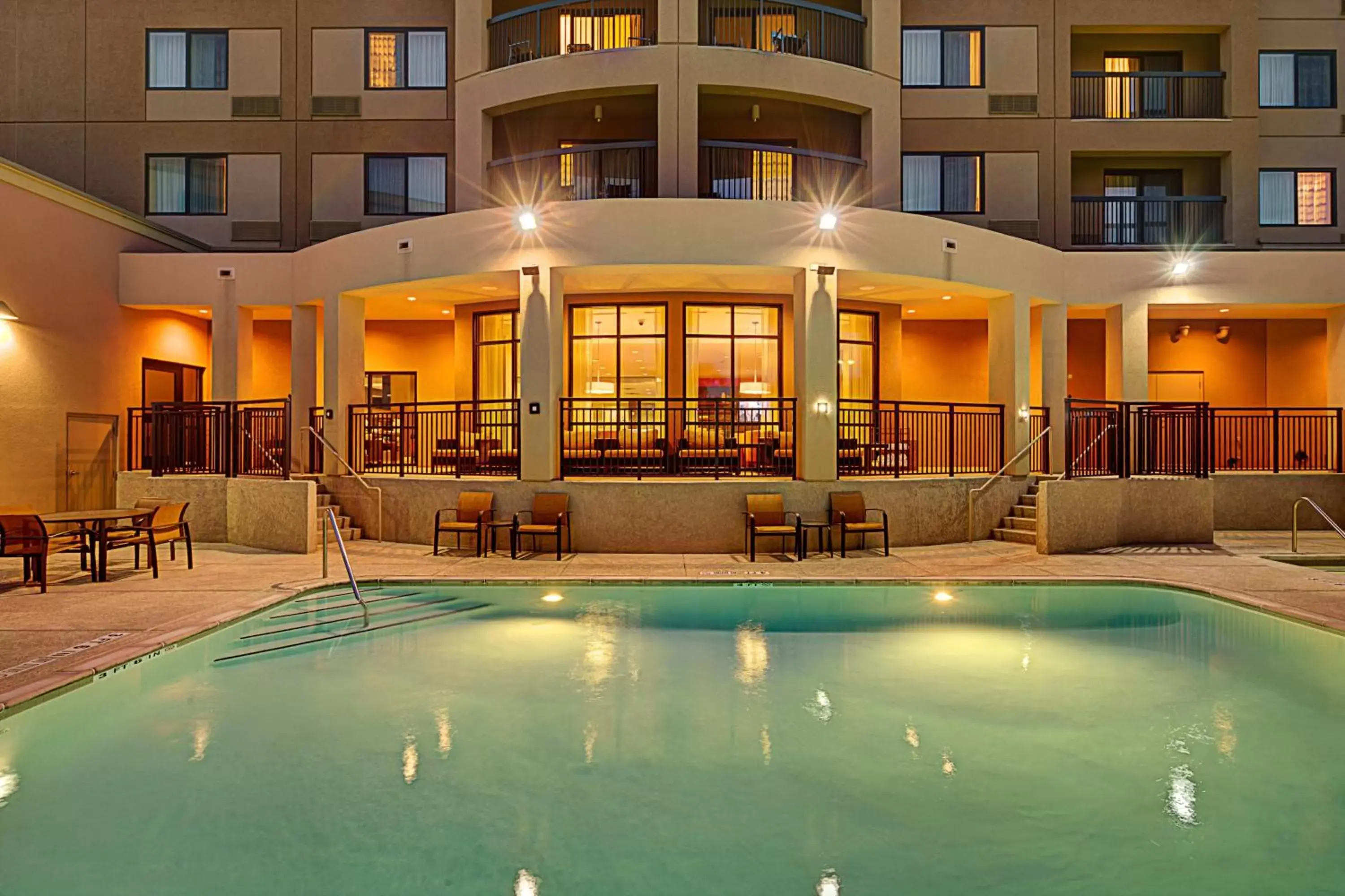 Swimming Pool in Courtyard by Marriott Houston Medical Center/NRG Park