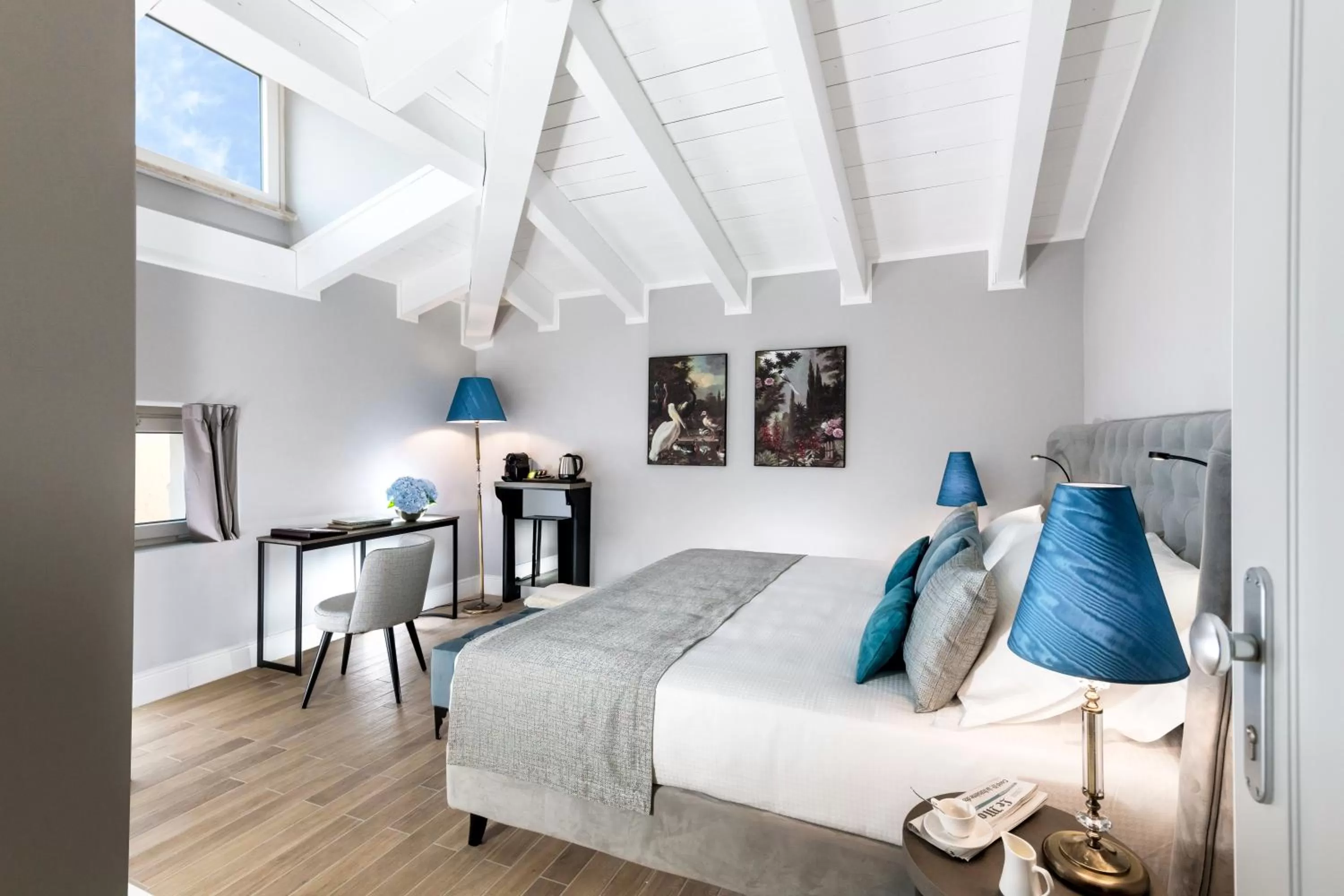 Bed in Hotel La Ville Rome