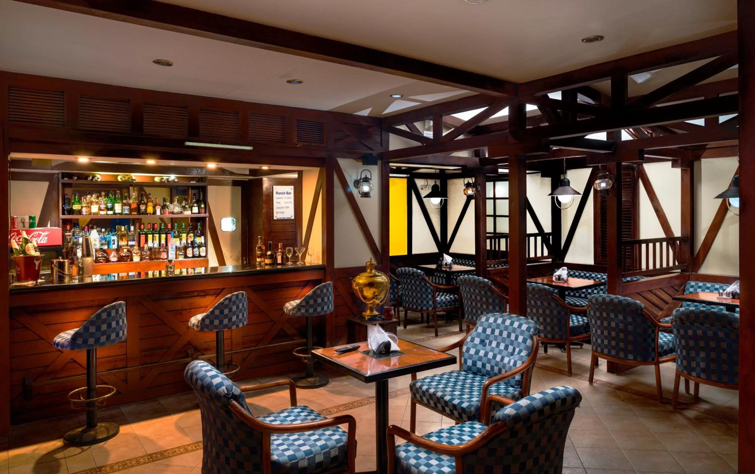 Lounge or bar in Fortune Pandiyan Hotel, Madurai - Member ITC Hotels' Group