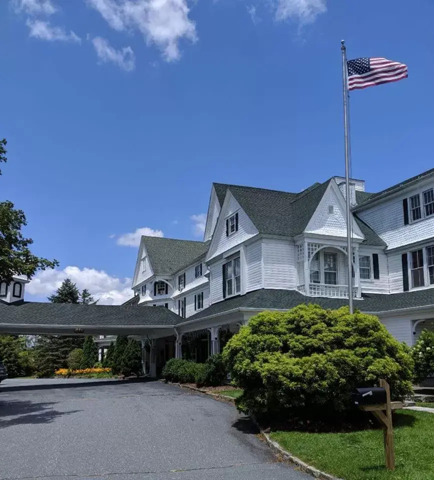 Property Building in Green Park Inn