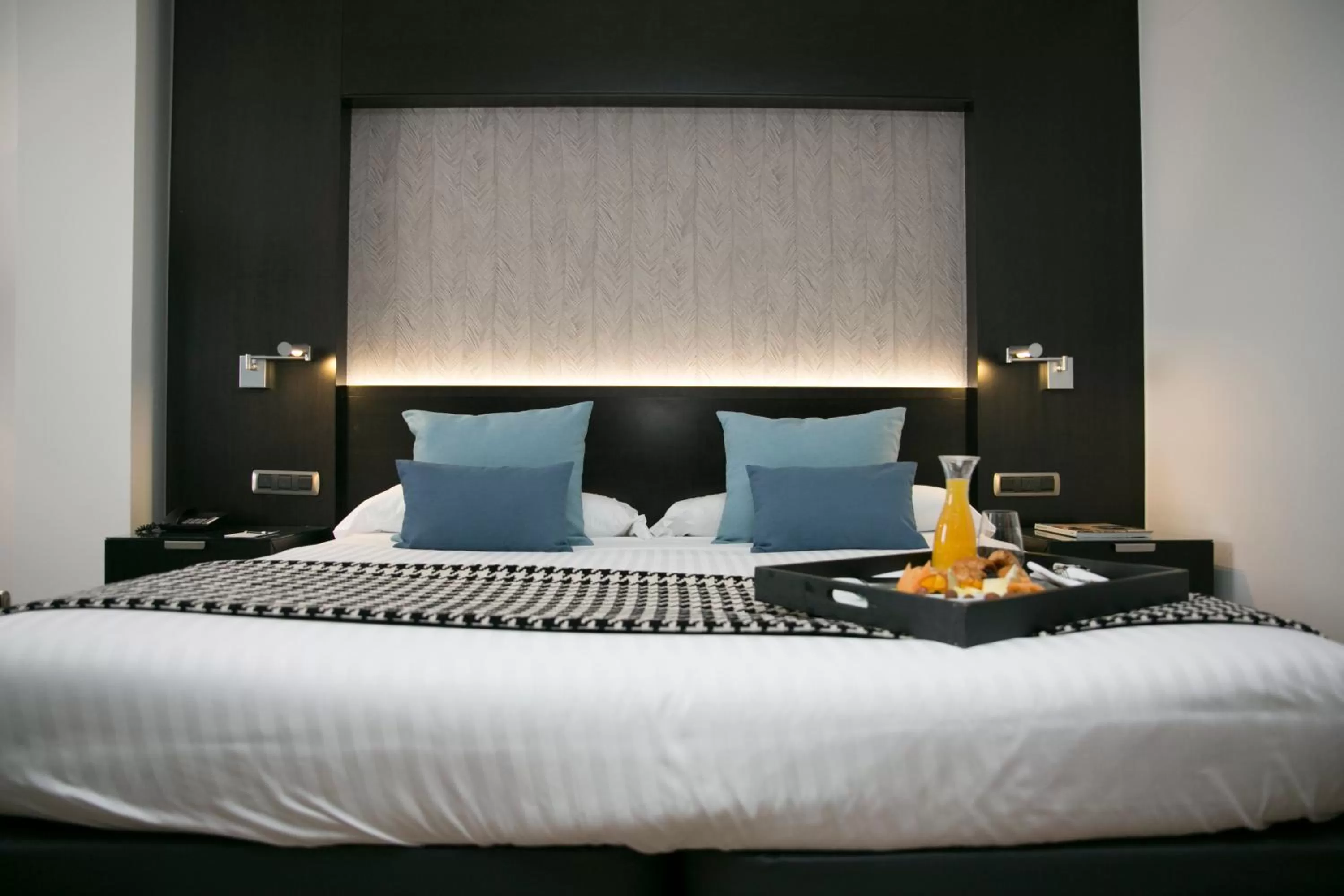 Bed in Intelier Rosa