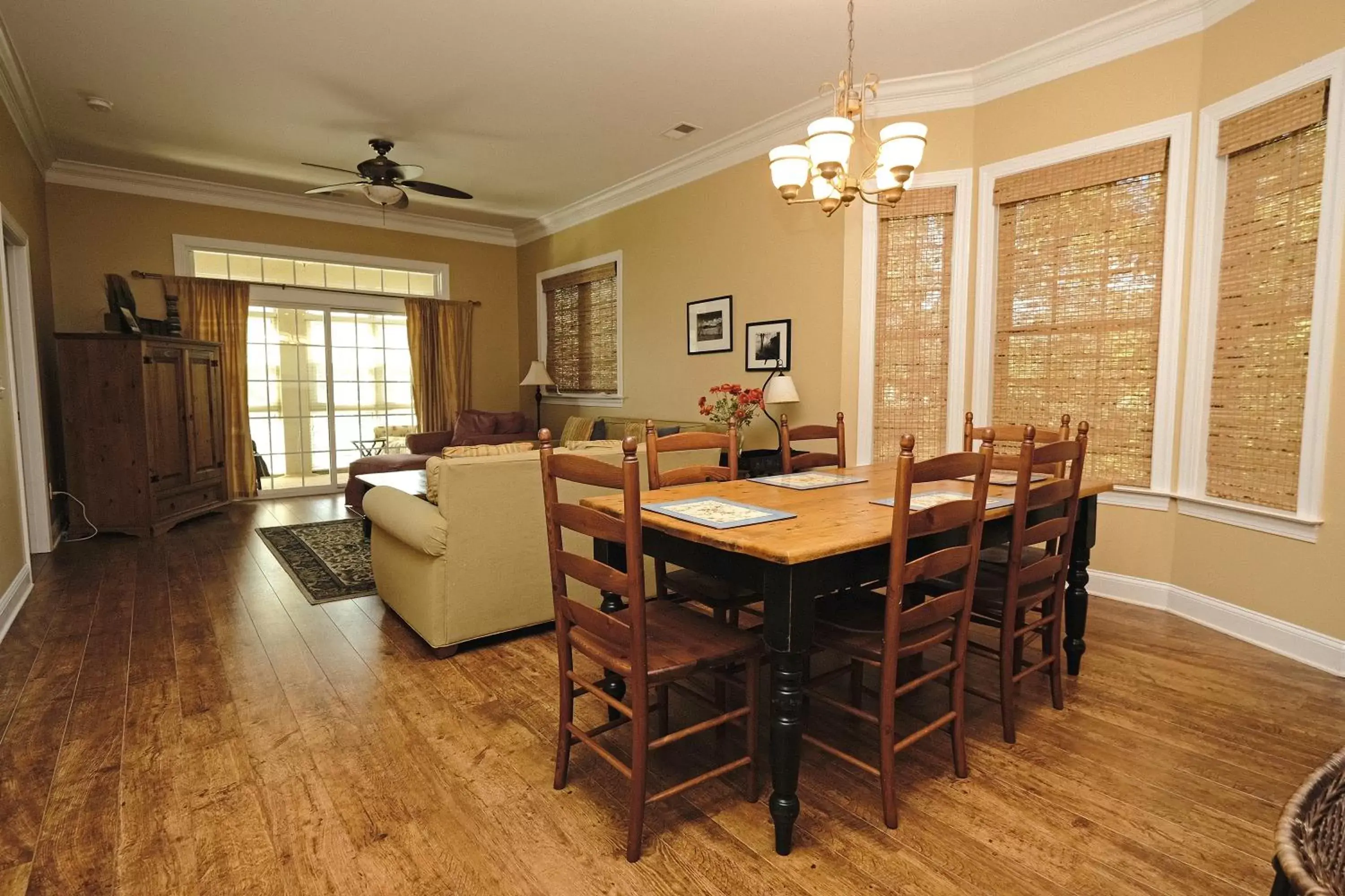 Dining Area in Litchfield Beach & Golf Resort