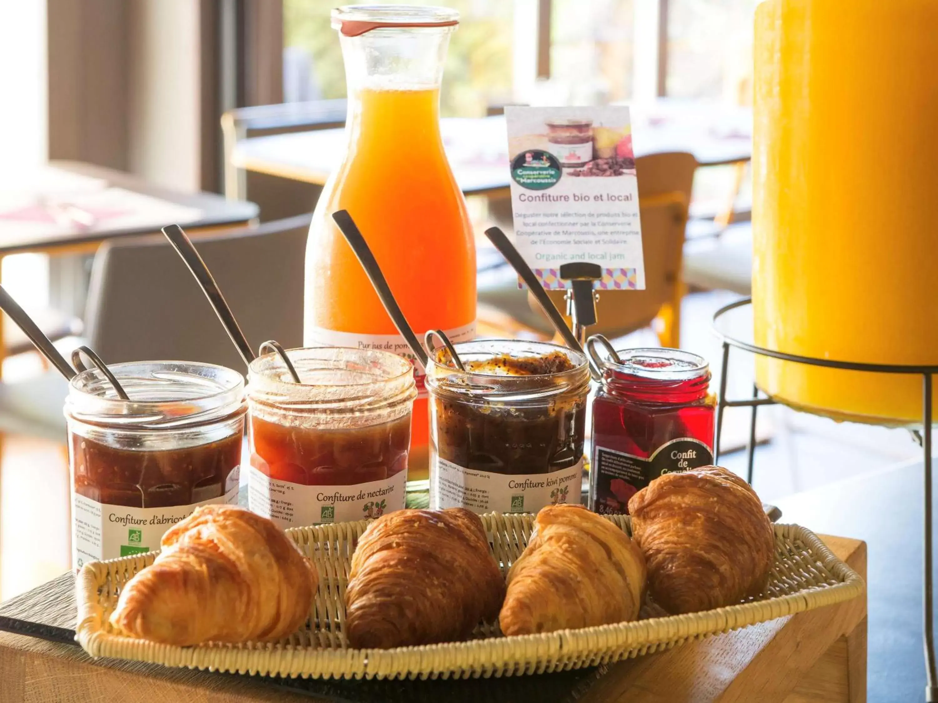 Restaurant/places to eat in Mercure Paris Sud Les Ulis-Courtaboeuf Restaurant/places to eat in Mercure Paris Sud Les Ulis-Courtaboeuf