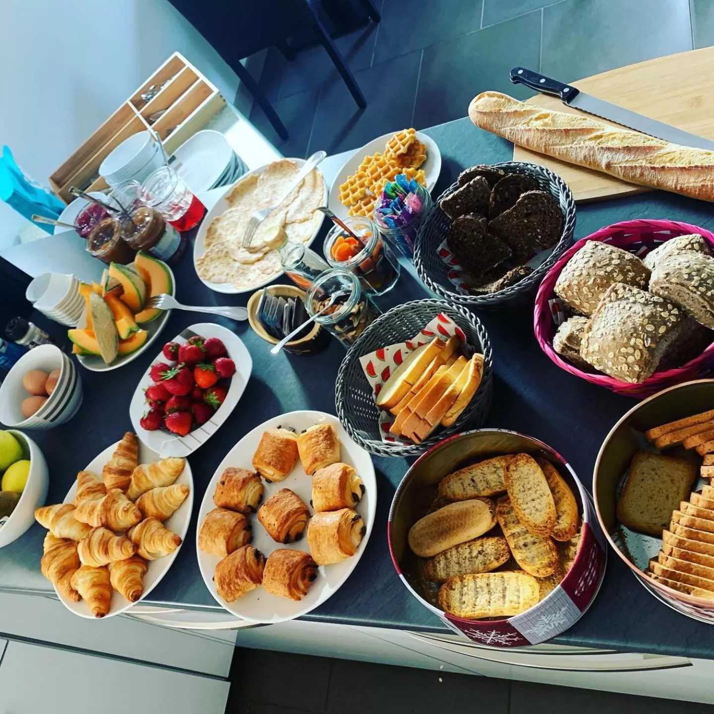 Buffet breakfast in Chambres d'hôtes - L'Ecurie Obernai