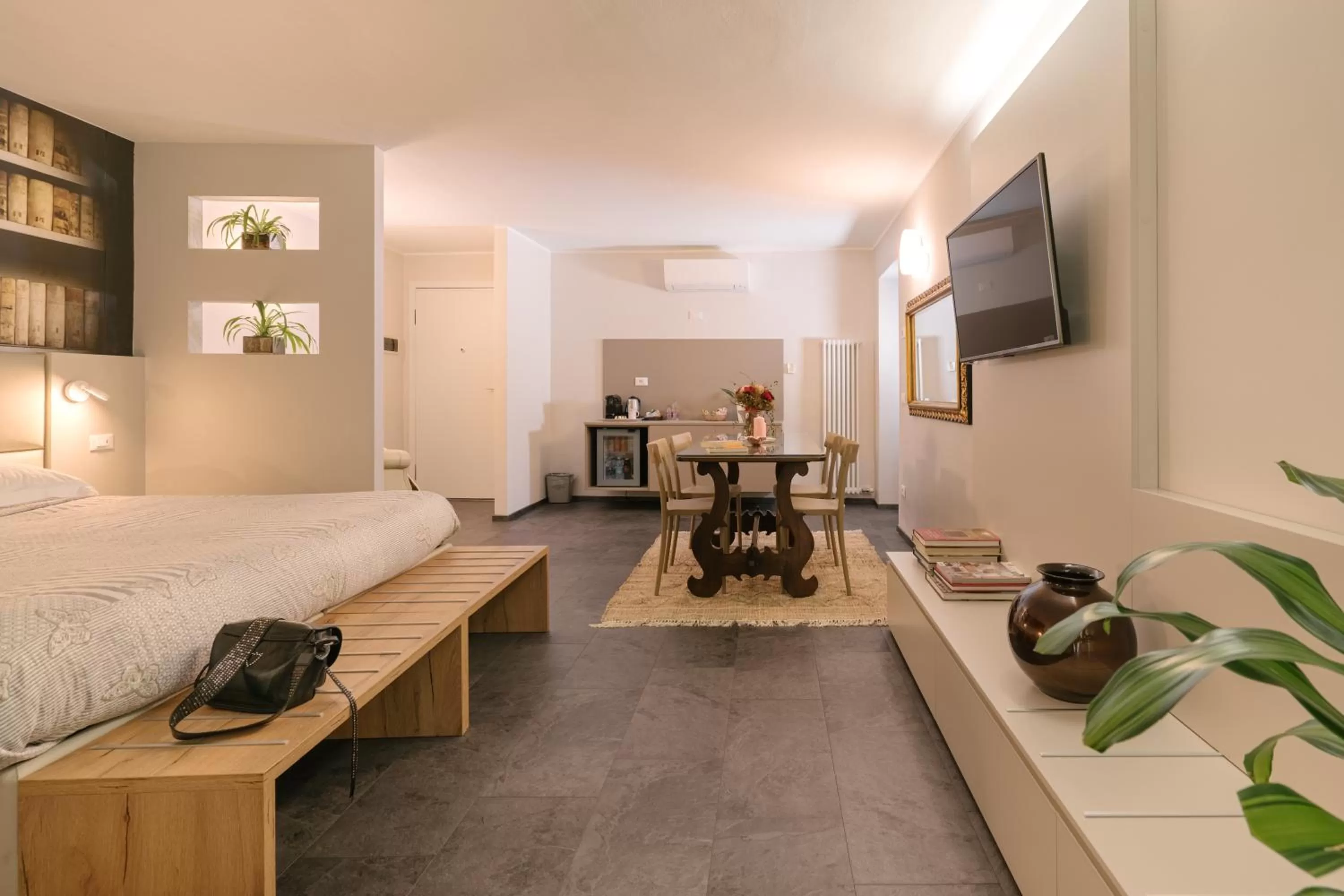 Bedroom, Bed in Hotel Giulietta e Romeo ***S