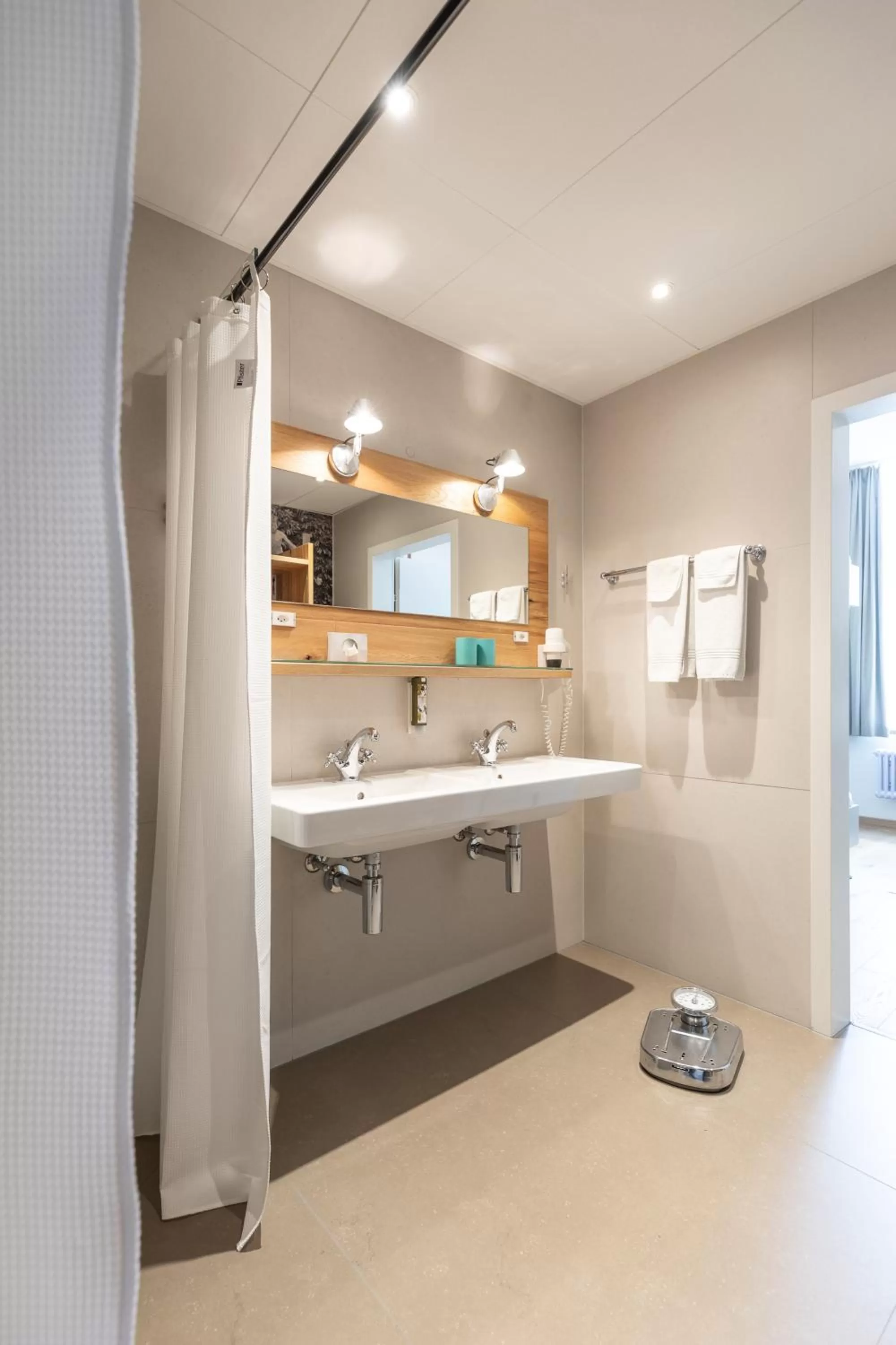 Bathroom in Alpenblick Bern - kind of a hotel