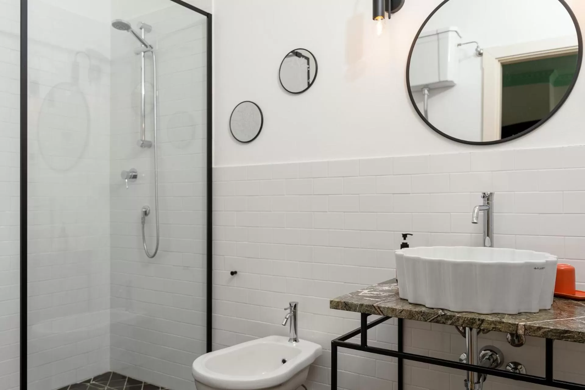 Shower in B&B Villa Ebe