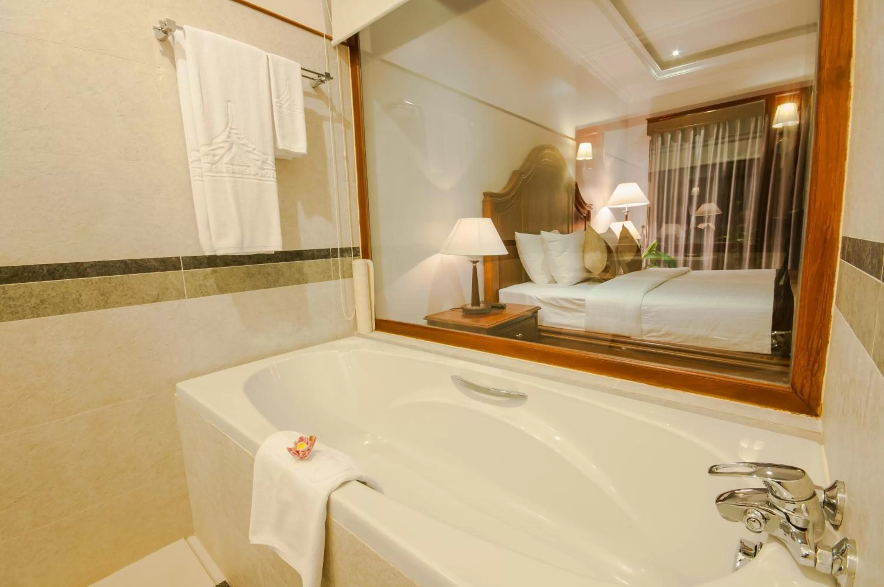 Bath, Bed in Saem Siemreap Hotel