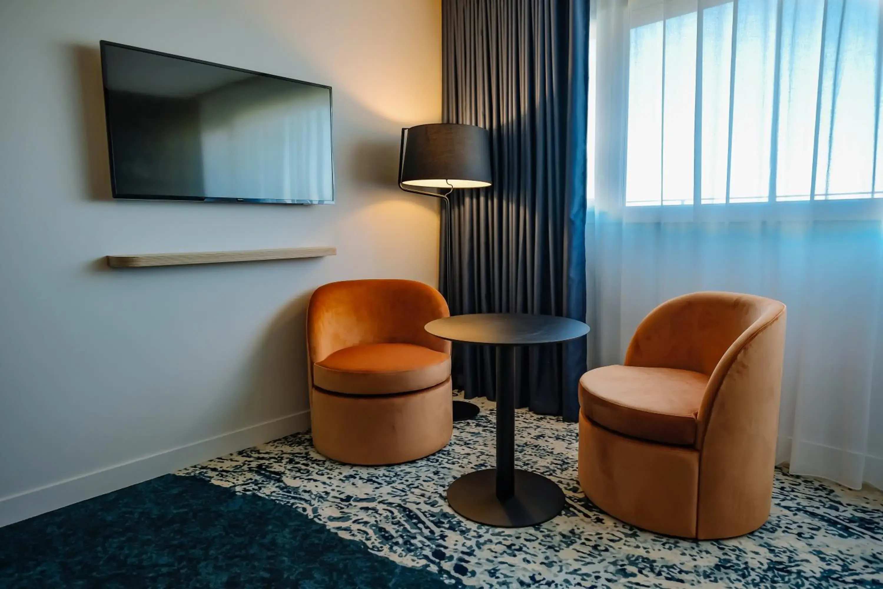 TV and multimedia, TV/Entertainment Center in Live Hotels Bordeaux Lac