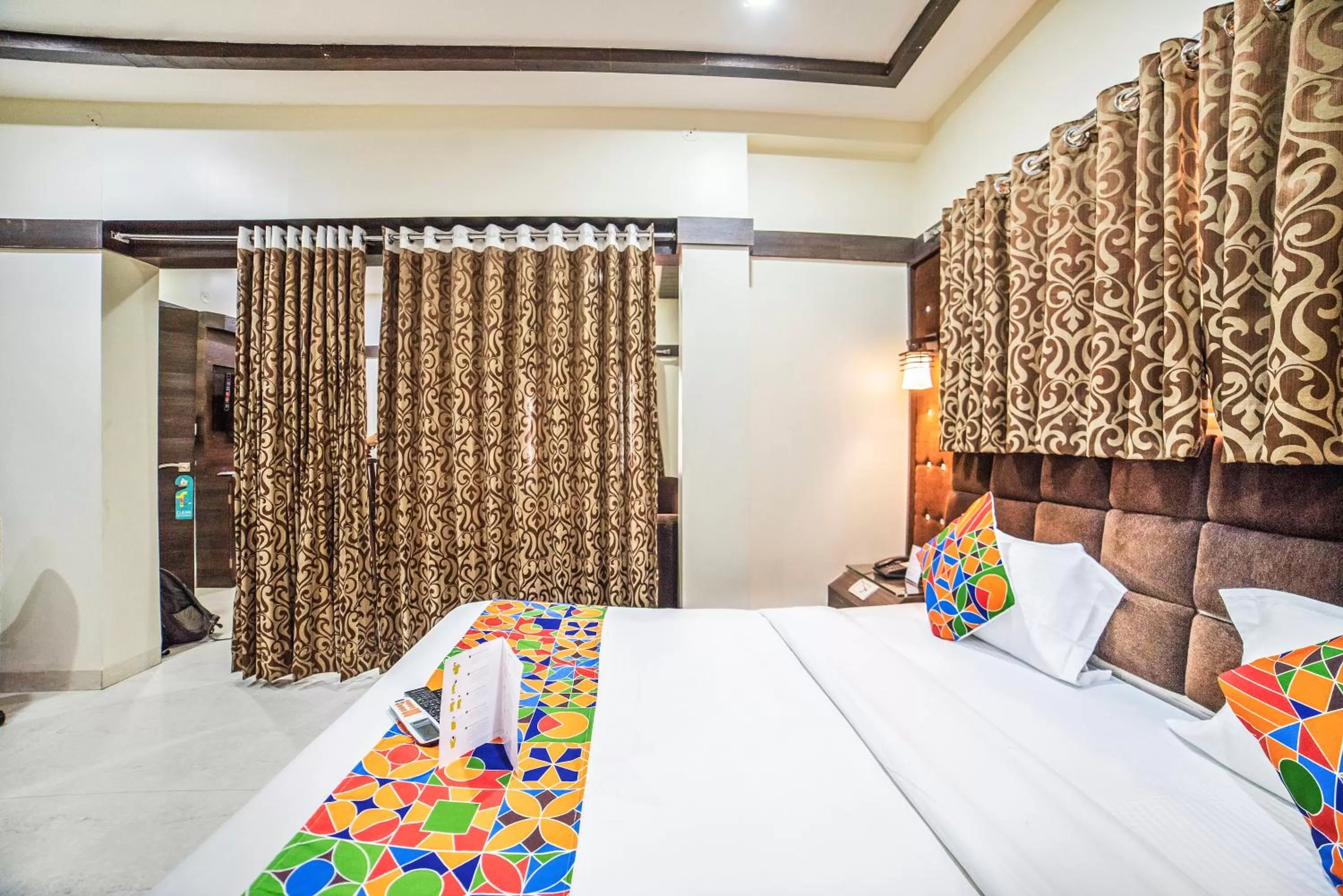 Bedroom, Bed in Fabhotel Santoor - Geeta Bhawan Square