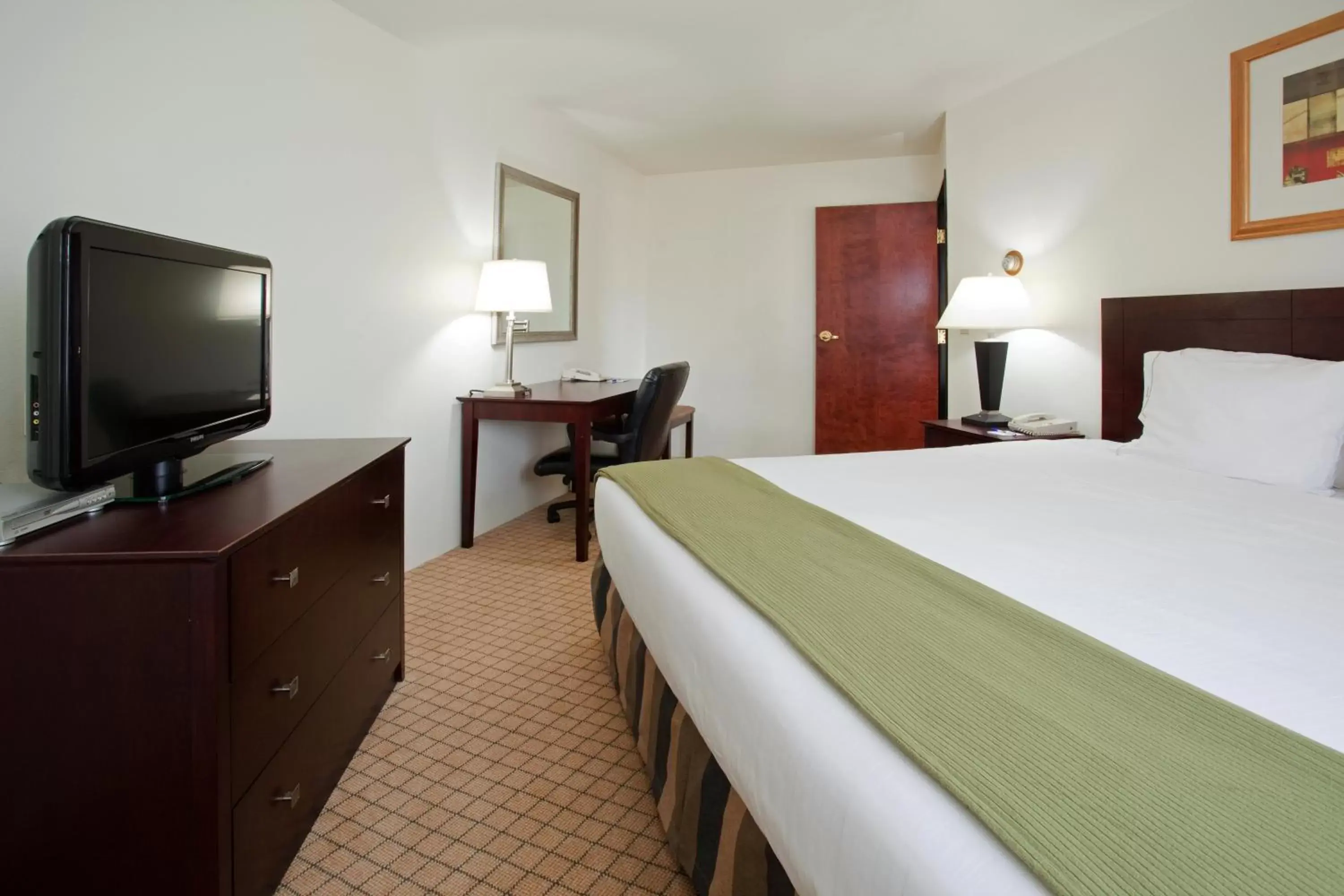 Photo of the whole room, Bed in Holiday Inn Express & Suites Colorado Springs-Airport, an IHG Hotel