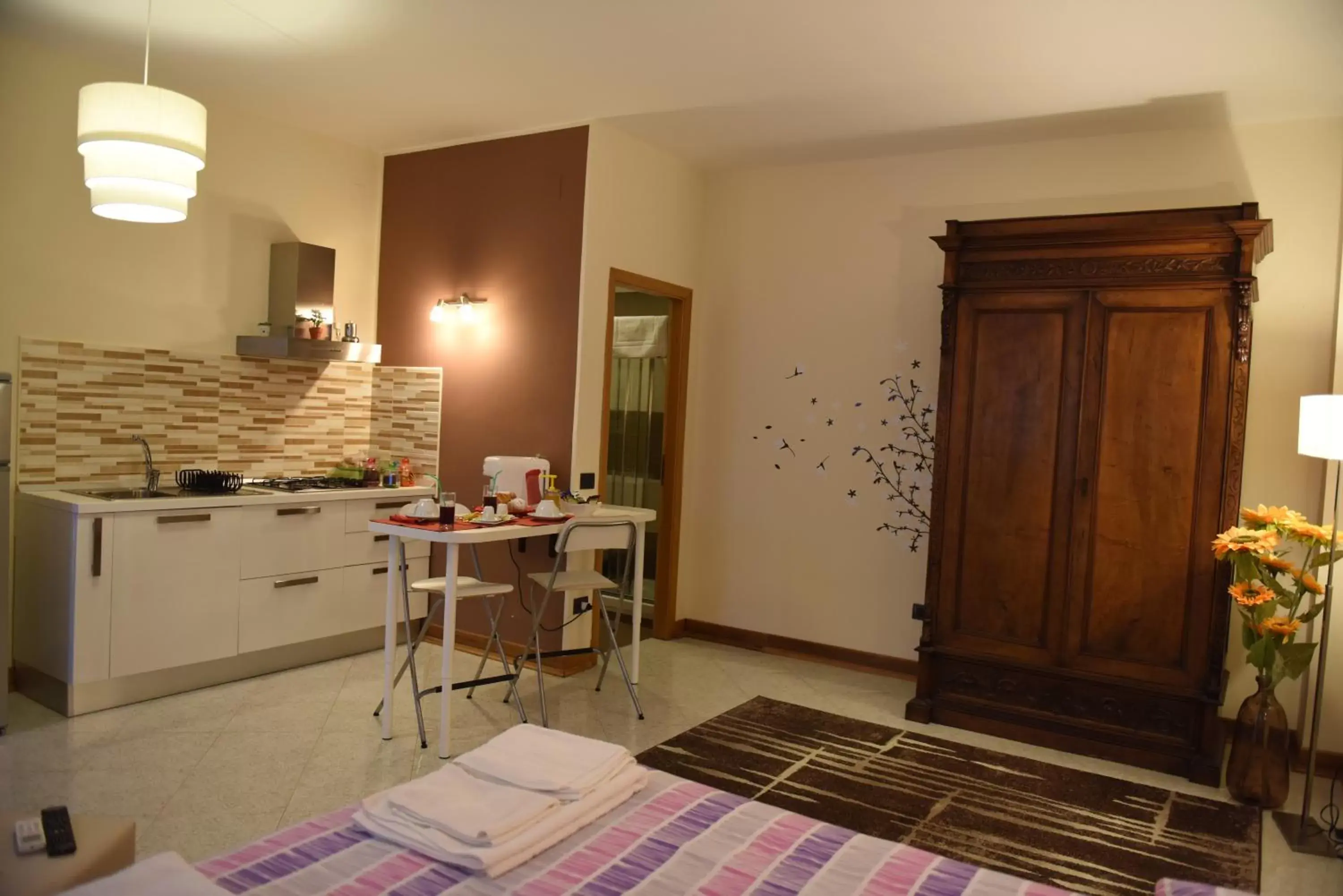 Photo of the whole room, Kitchen/Kitchenette in B&B La Dimora di Iside