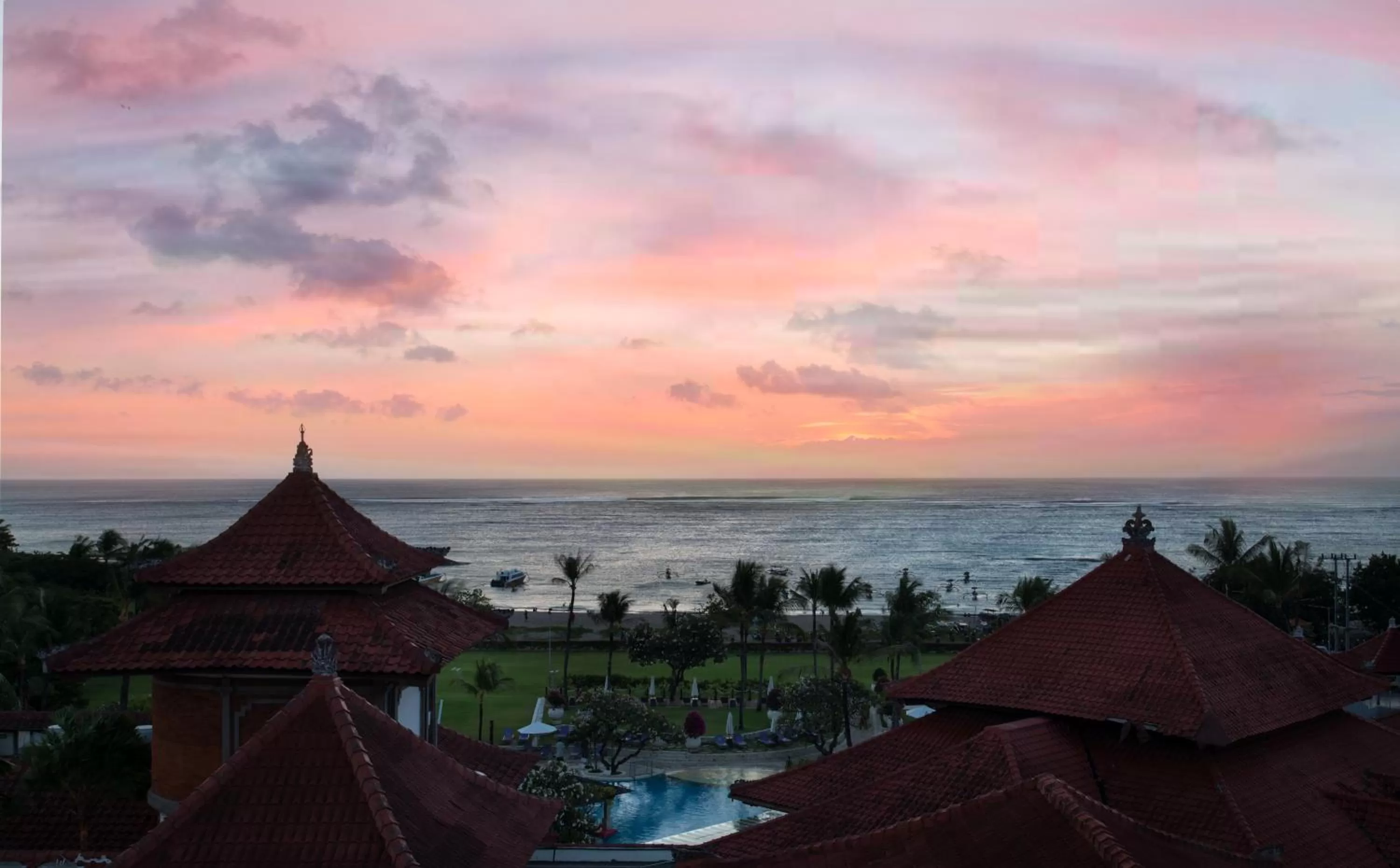 Swimming pool in Holiday Inn Express Baruna by IHG