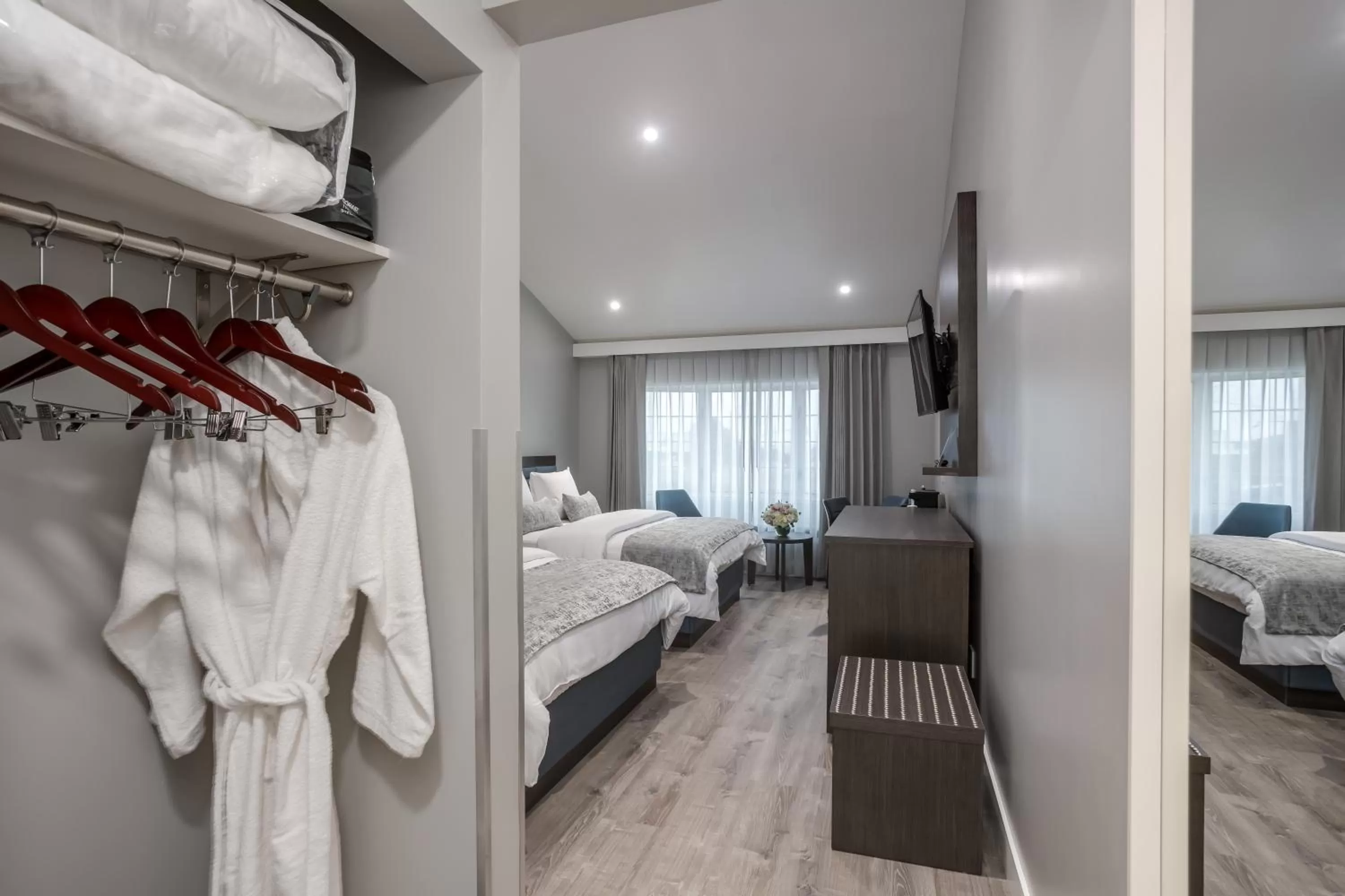 Bed in Harbor View Inn